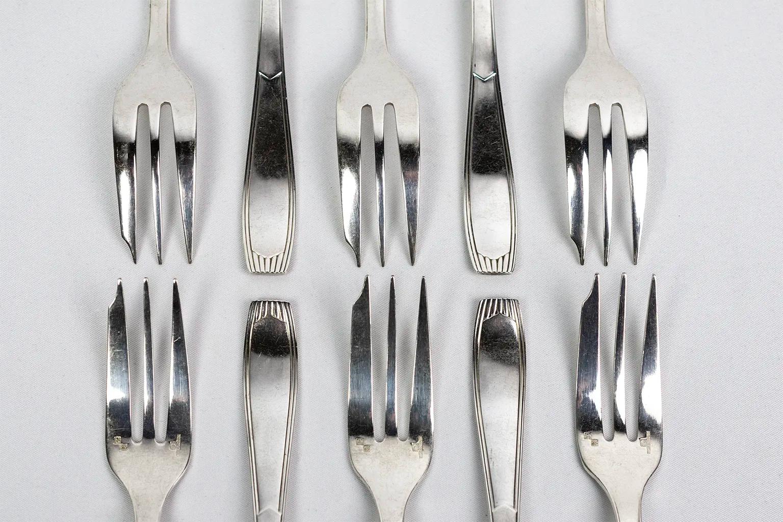 10 Christofle Alfénide Saigon model dessert forks in silver-plated metal.
