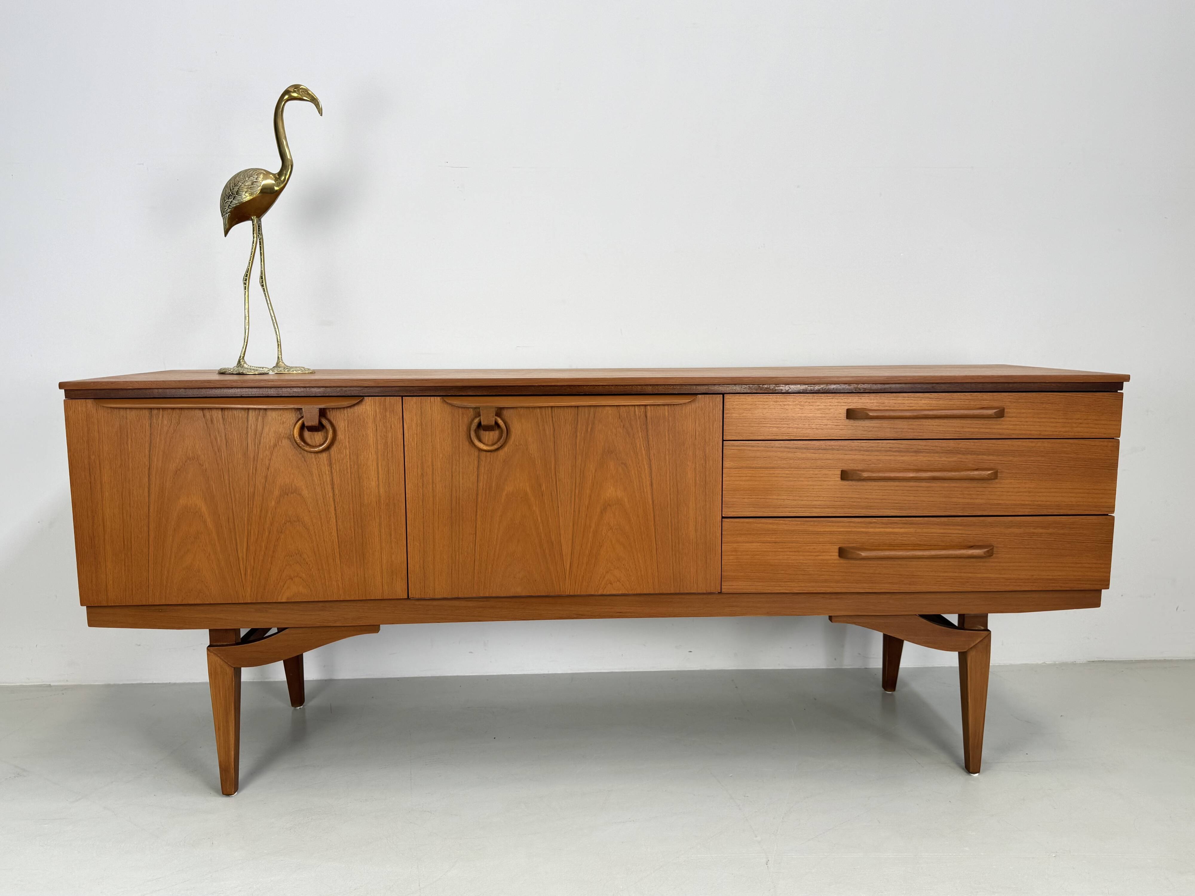 Buffet design unique des années 1960 produit en Angleterre.