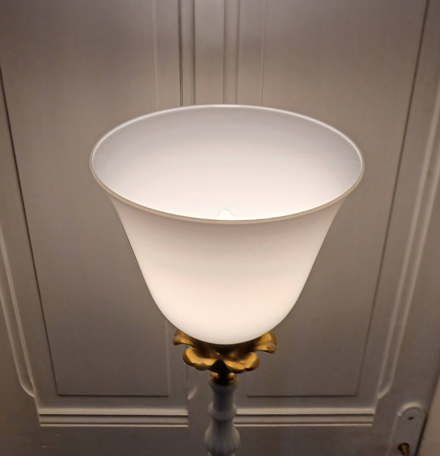 Lampadaire vintage art déco opaline et bronze