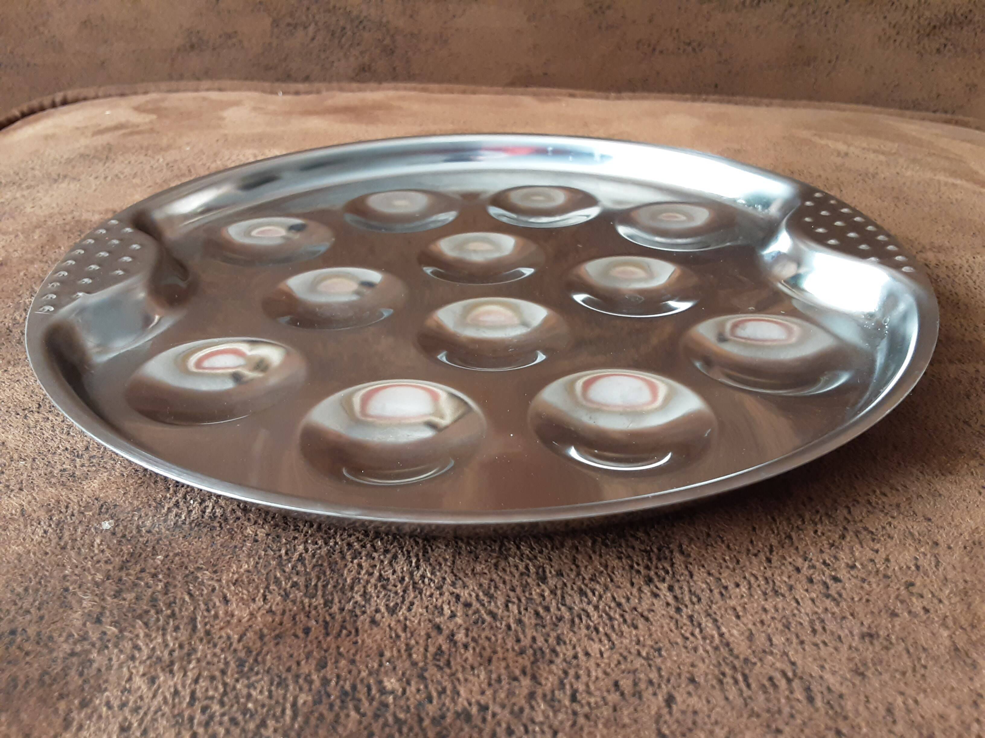 Set of 4 metal snail plates