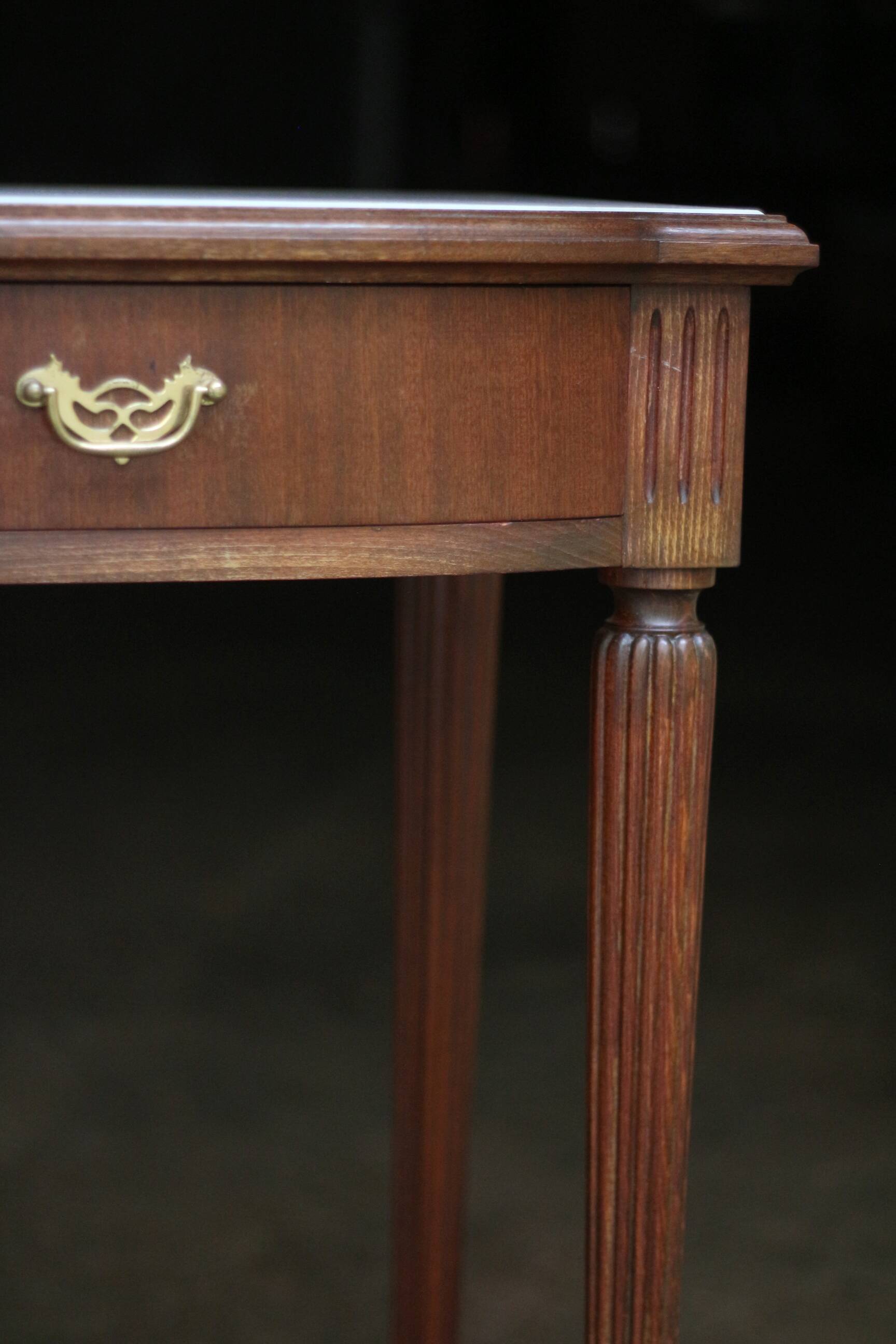 Superb mahogany and marble console table (early 20th century).