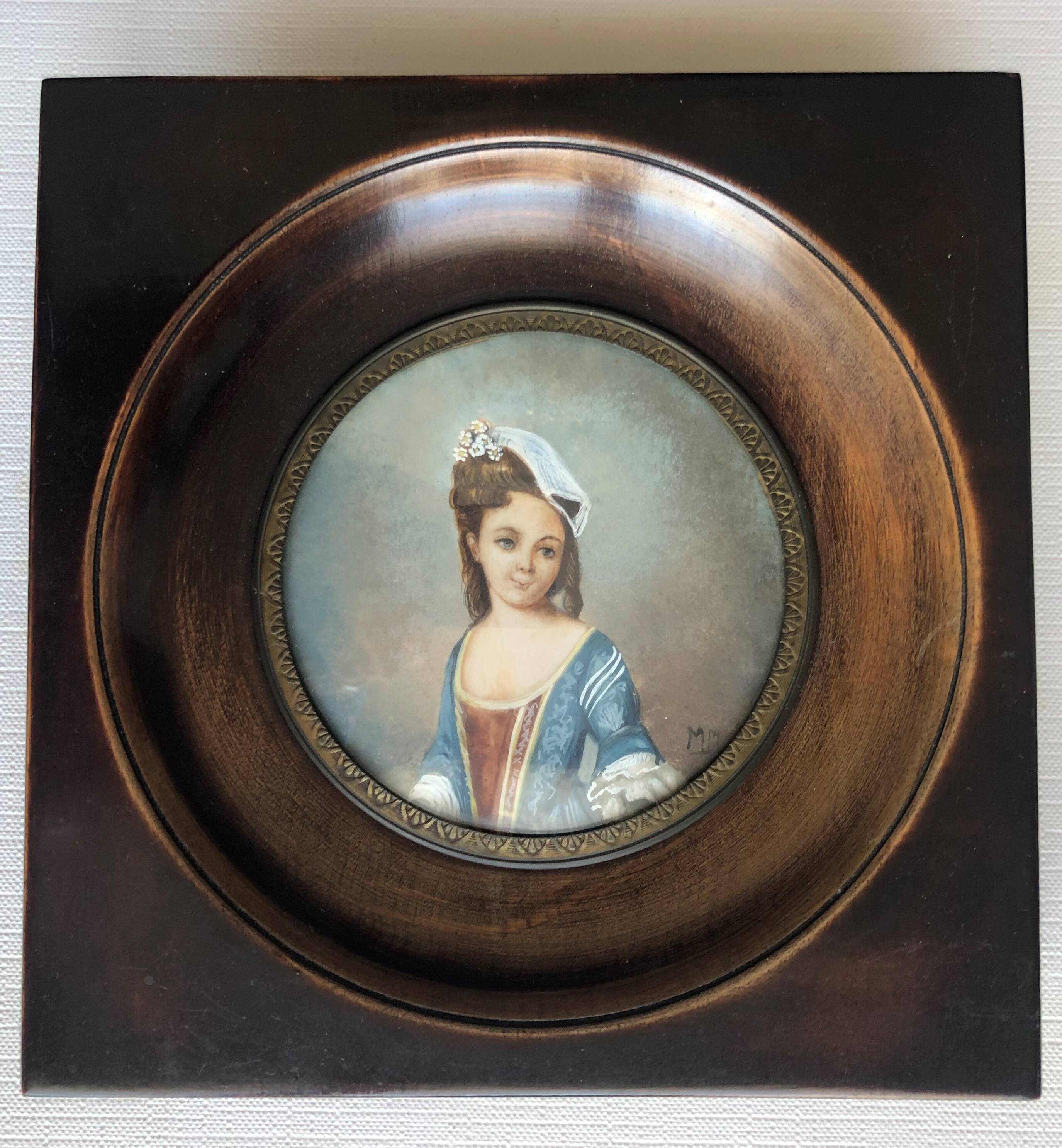 Table: miniature - portrait of a girl