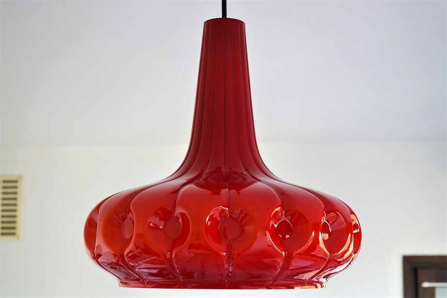 Suspension Putzler en opaline rouge vintage 1970s