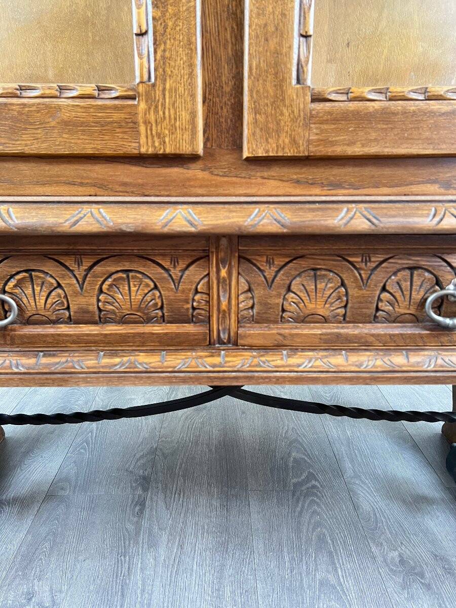 Carved oak display case, Neo-Renaissance style, 20th century
