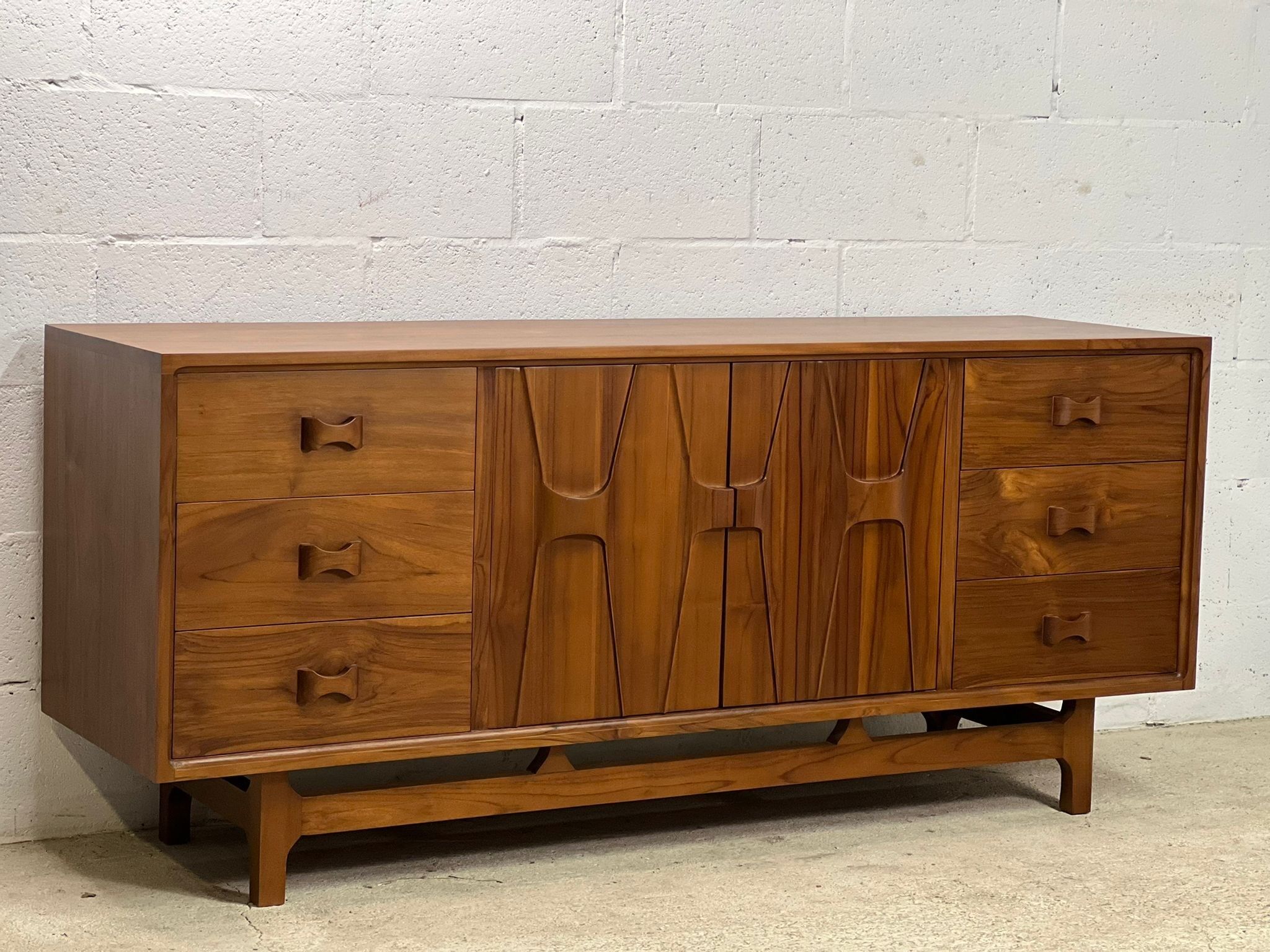 Sideboard brutalist