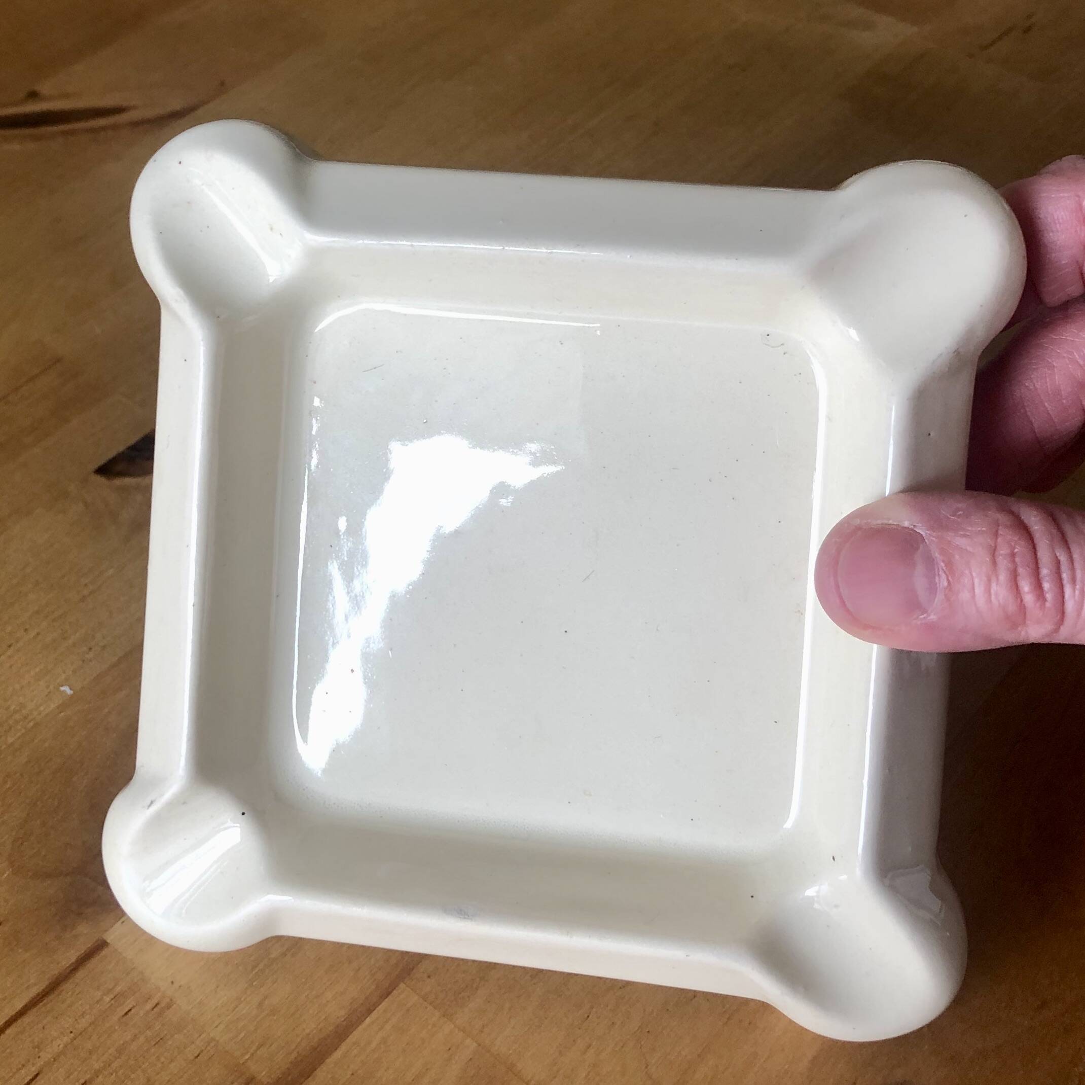 Digoin cream ashtray