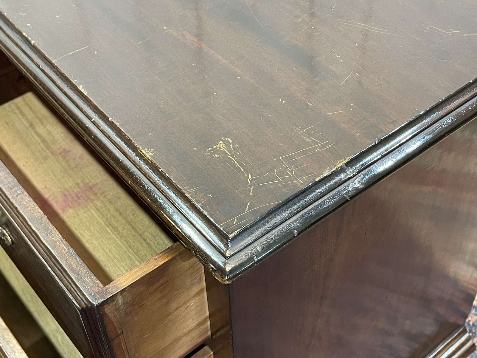 Early 20th century English mahogany chest of drawers