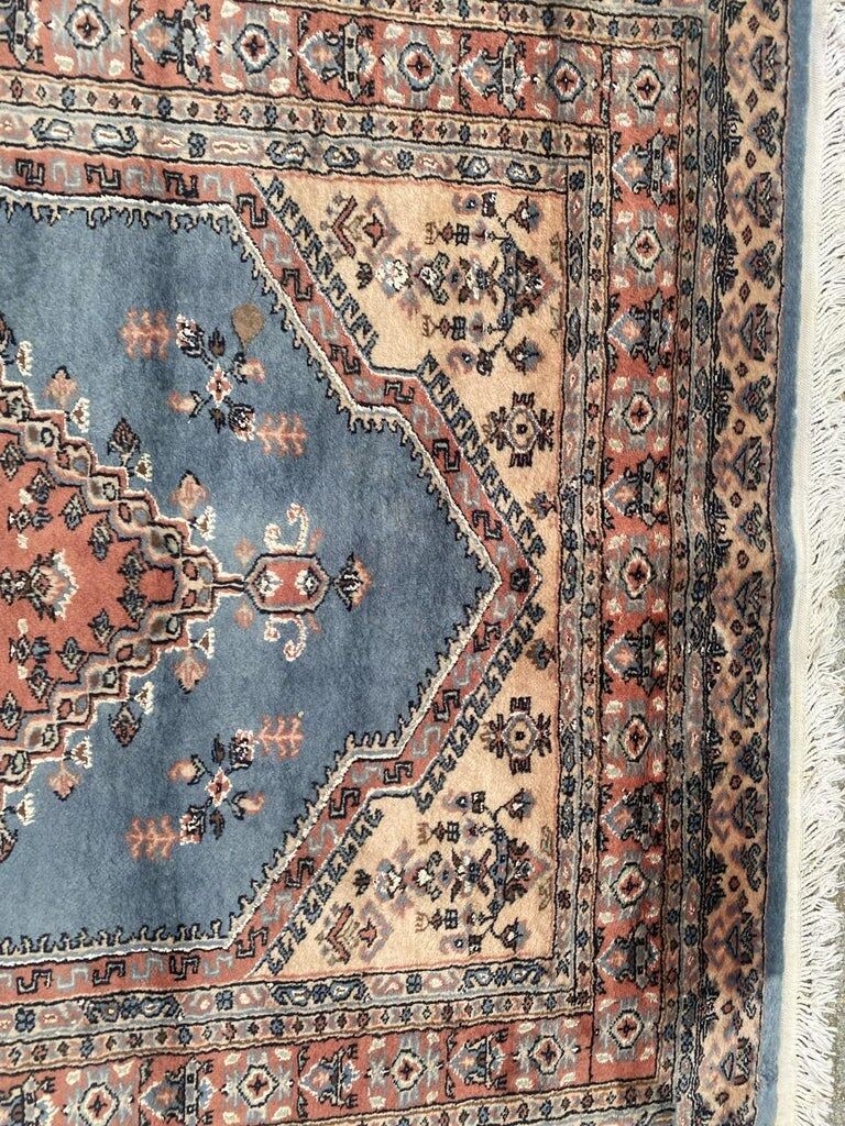 Vintage Pakistani carpet 193x129 cm