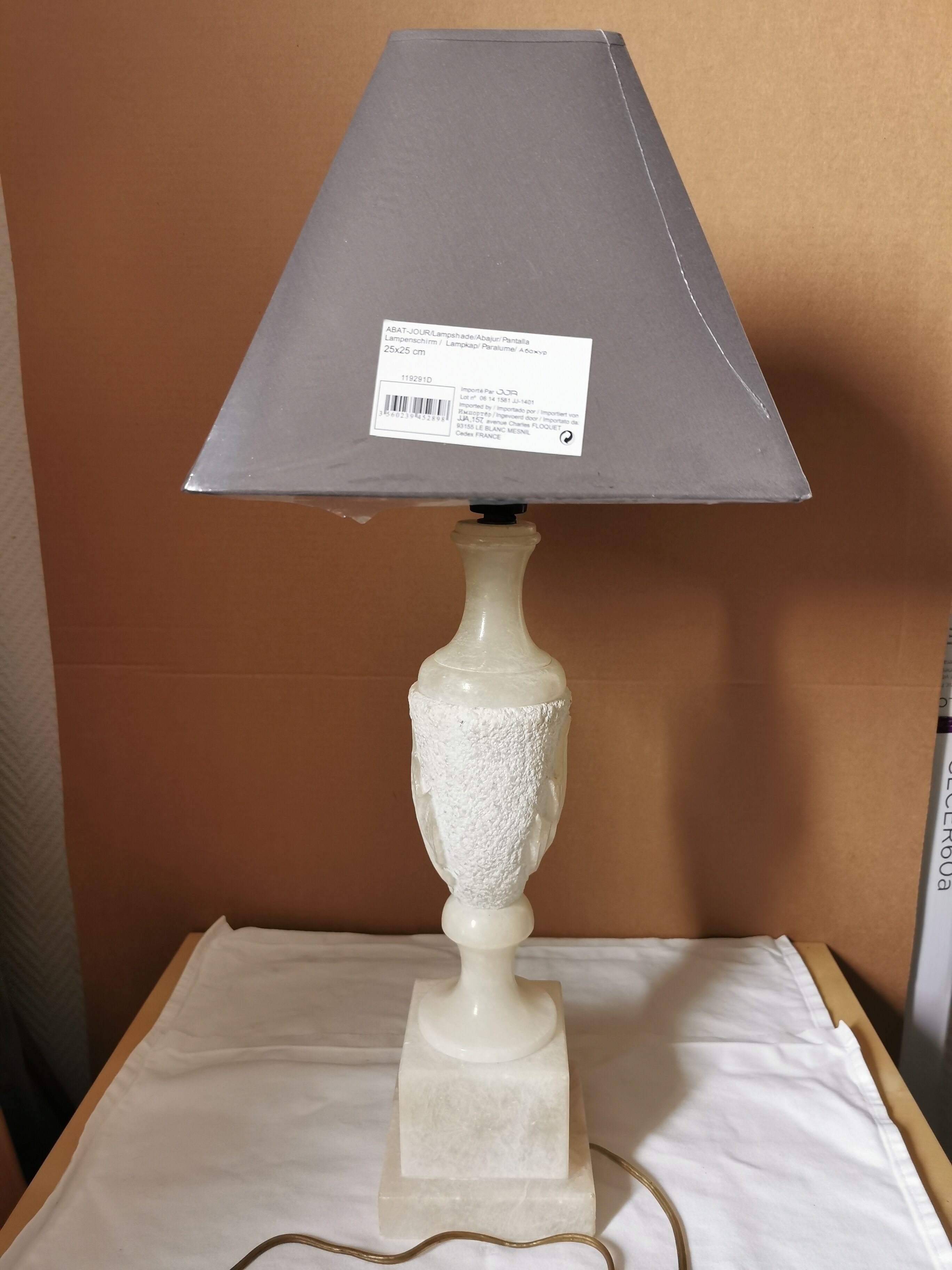 Table lamp