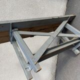 Luthier 19's grey workbench