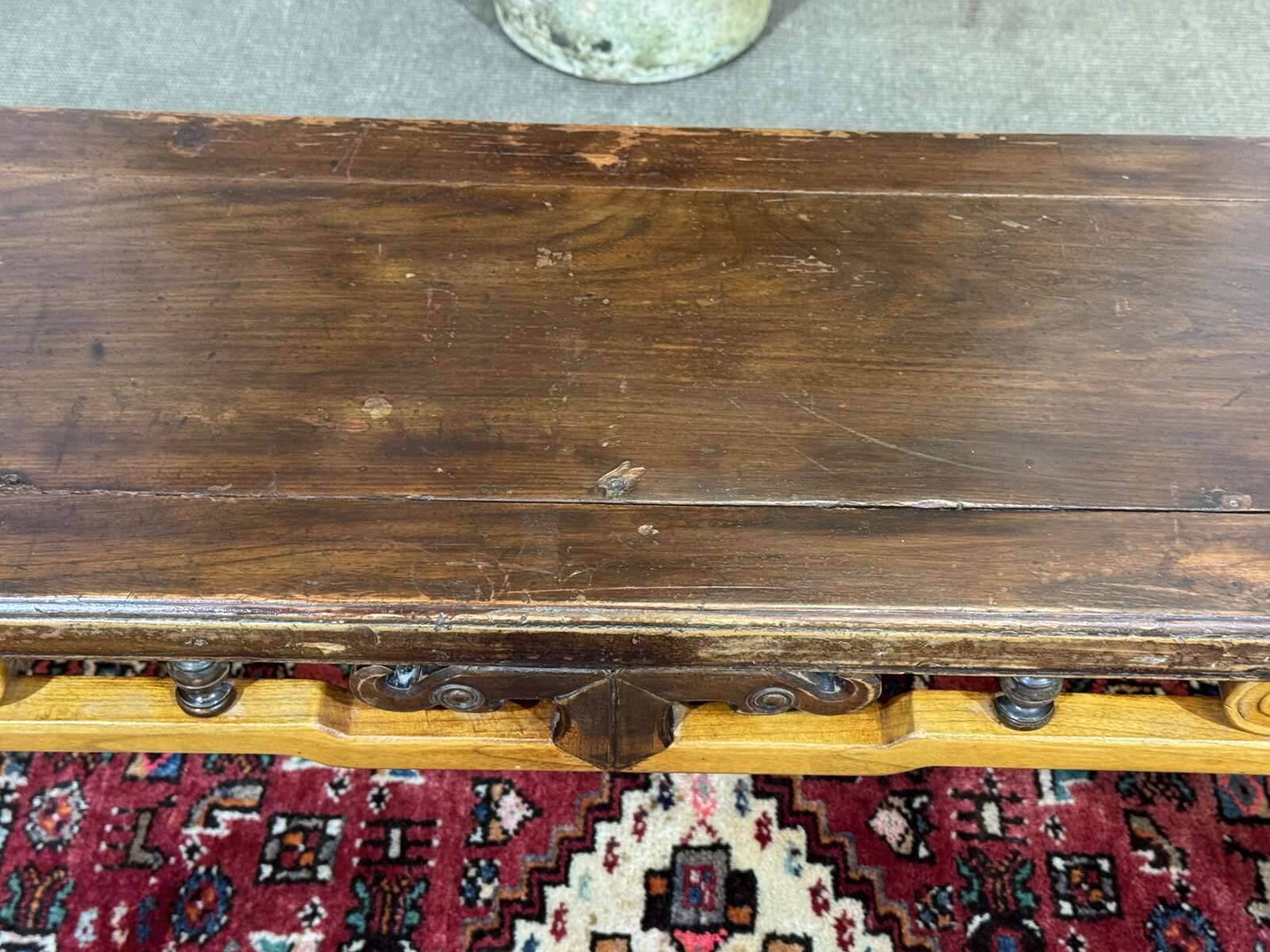 Table basse chinoise en teck et orme des années 80