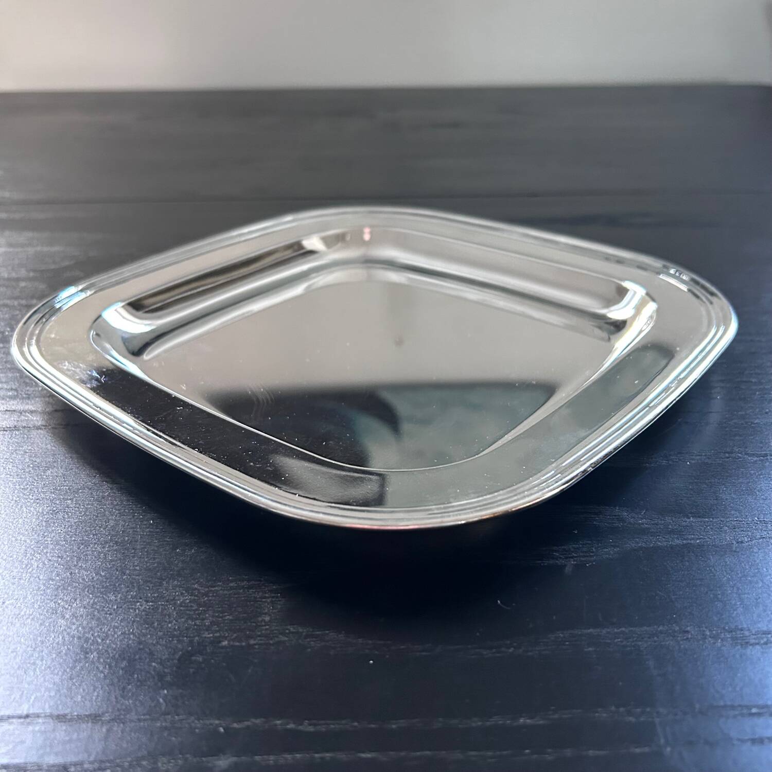 Plat en métal argenté