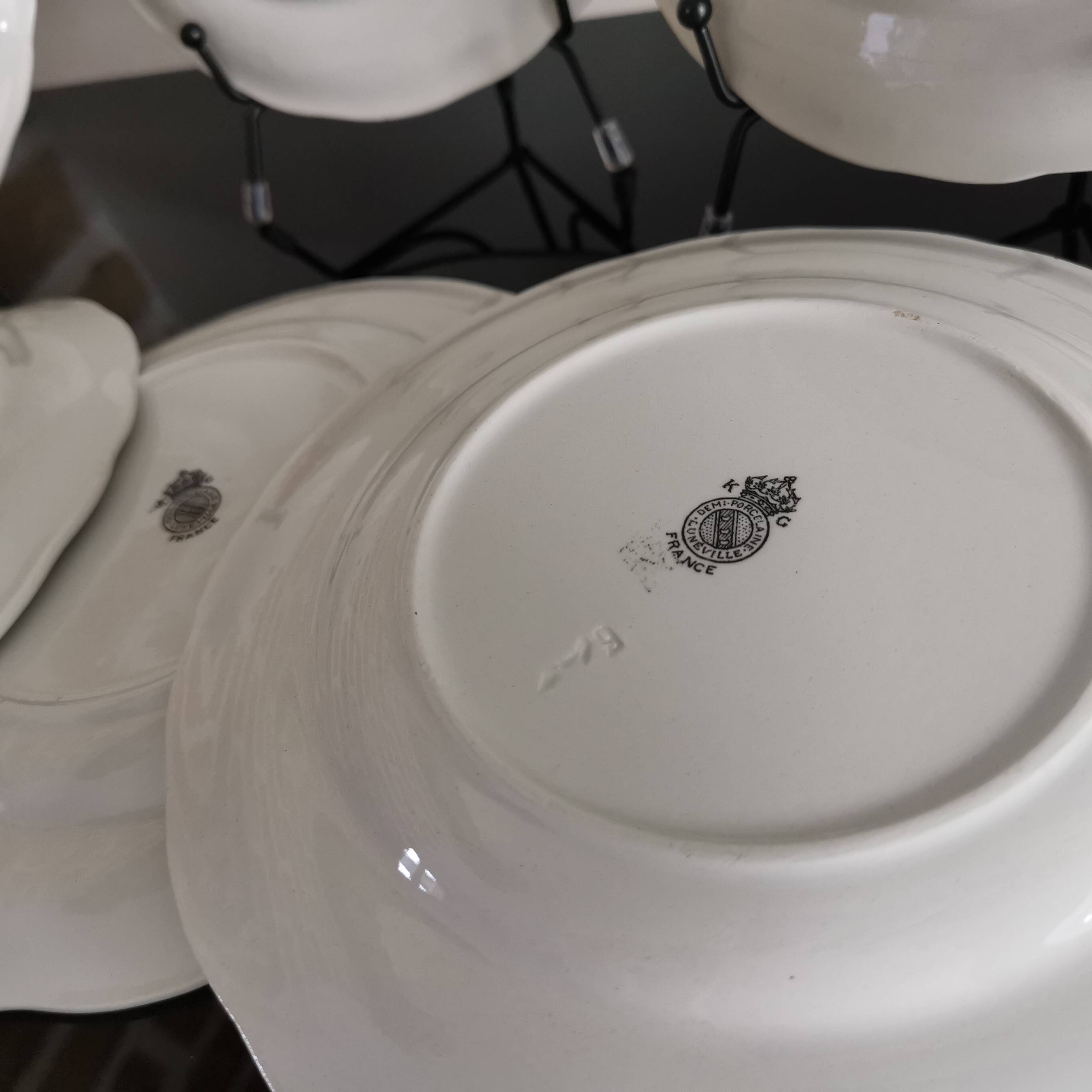 Dessert plates in half Luneville porcelain, black decor