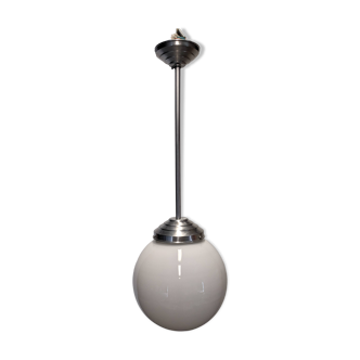 Suspension boule XL en opaline blanche Art déco vers 1920