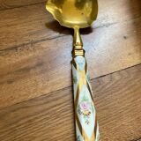Ladle with earthenware reed
