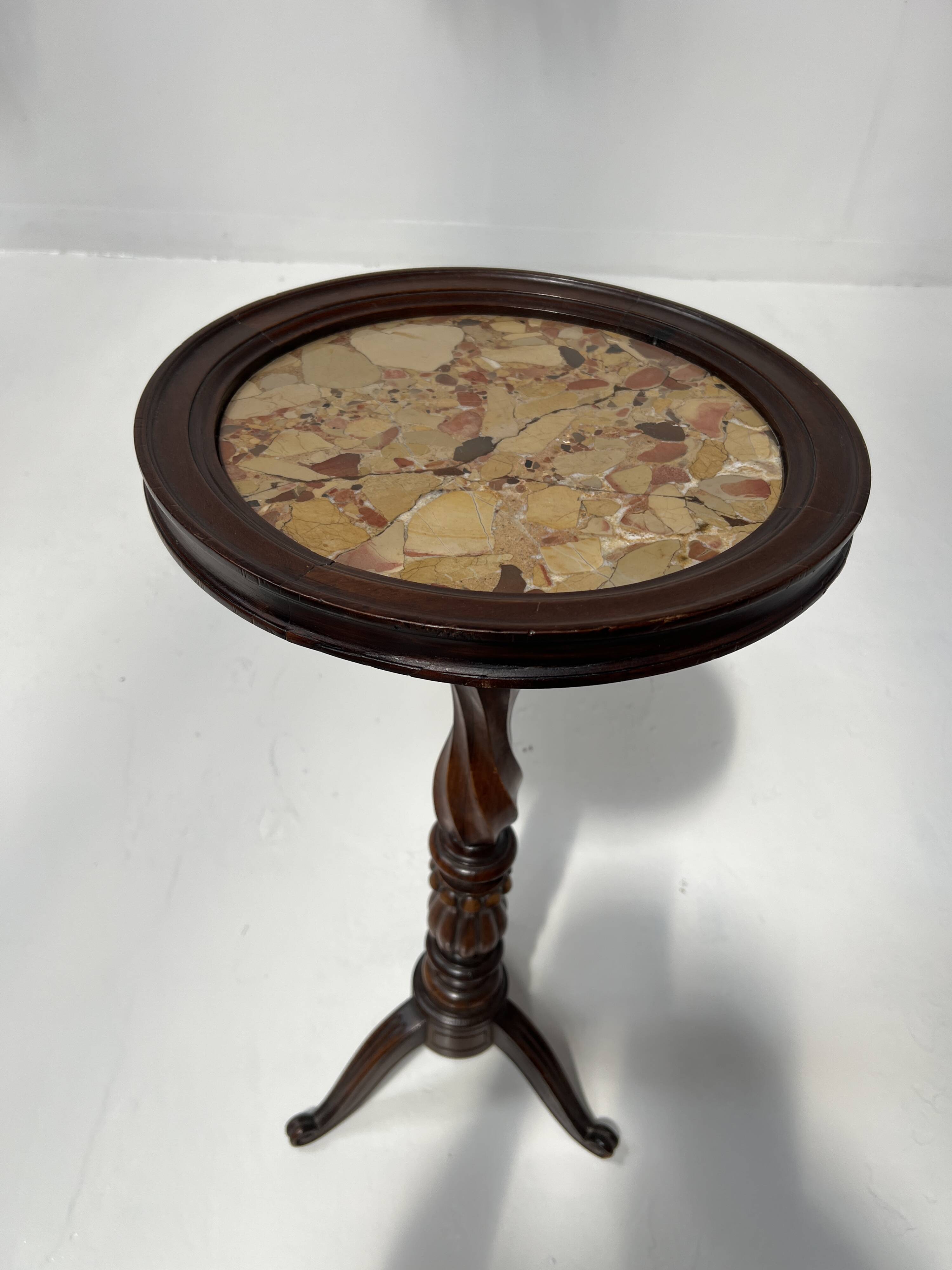 Napoleon III style gueridon in walnut and marble, 20th century.