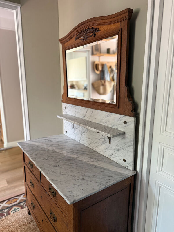 Commode de toilette ancienne, marbre blanc et miroir biseauté