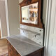 Commode de toilette ancienne, marbre blanc et miroir biseauté