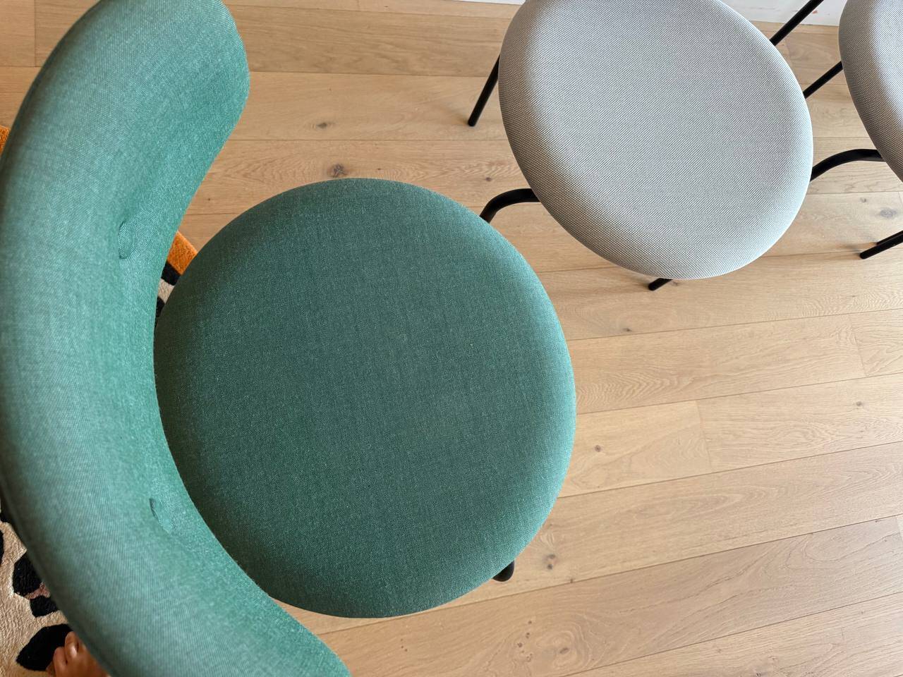Chaises Gubi Coco Dining – entièrement rembourrées – lot de 4
