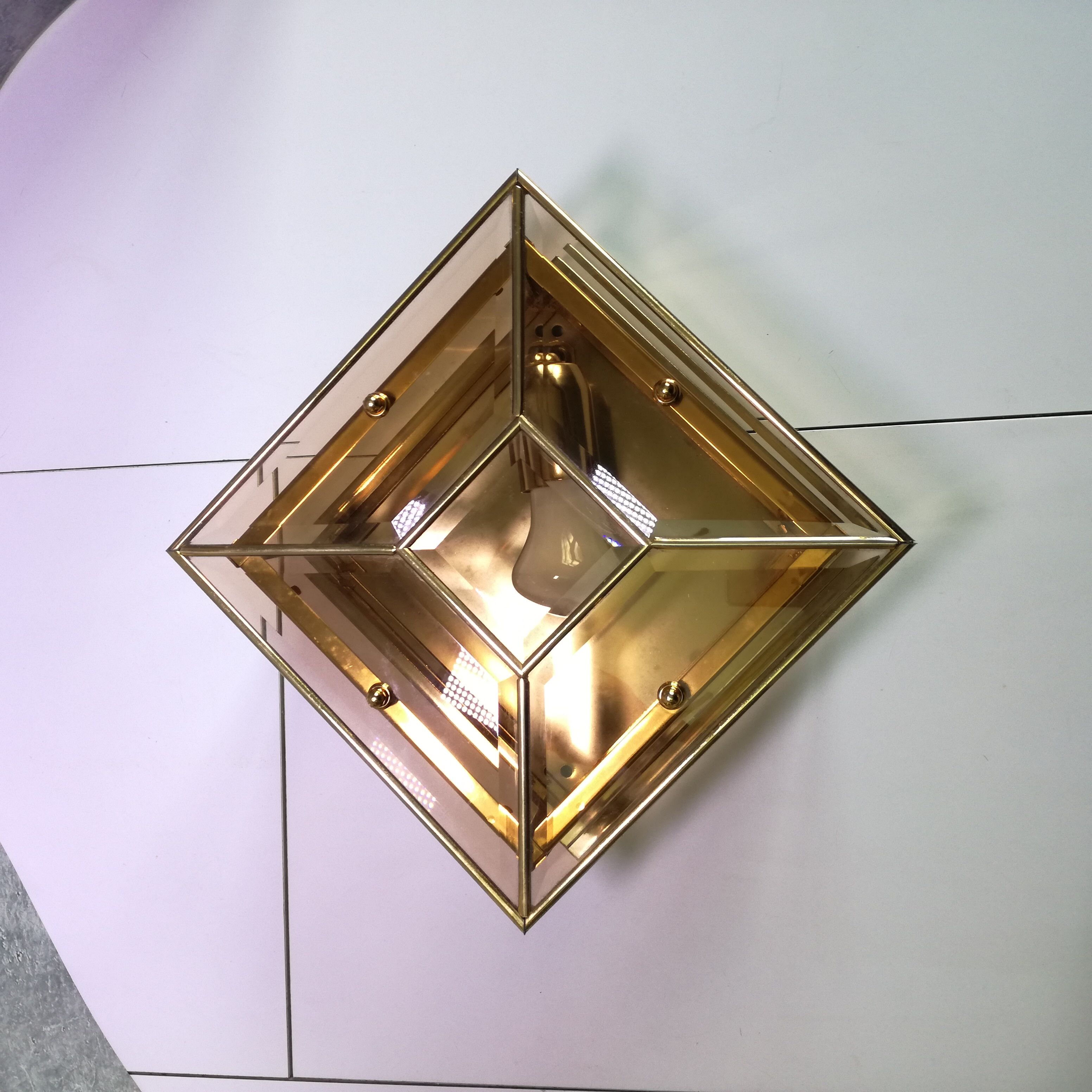Plafonnier ou applique carré en laiton, en verre biseauté et teinté 1970