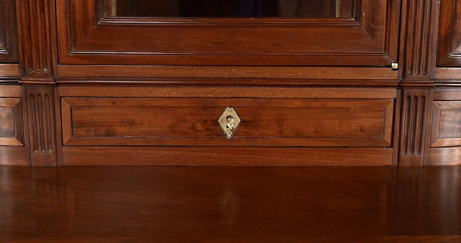 Louis XVI desk in Cuban mahogany – Late 18th century