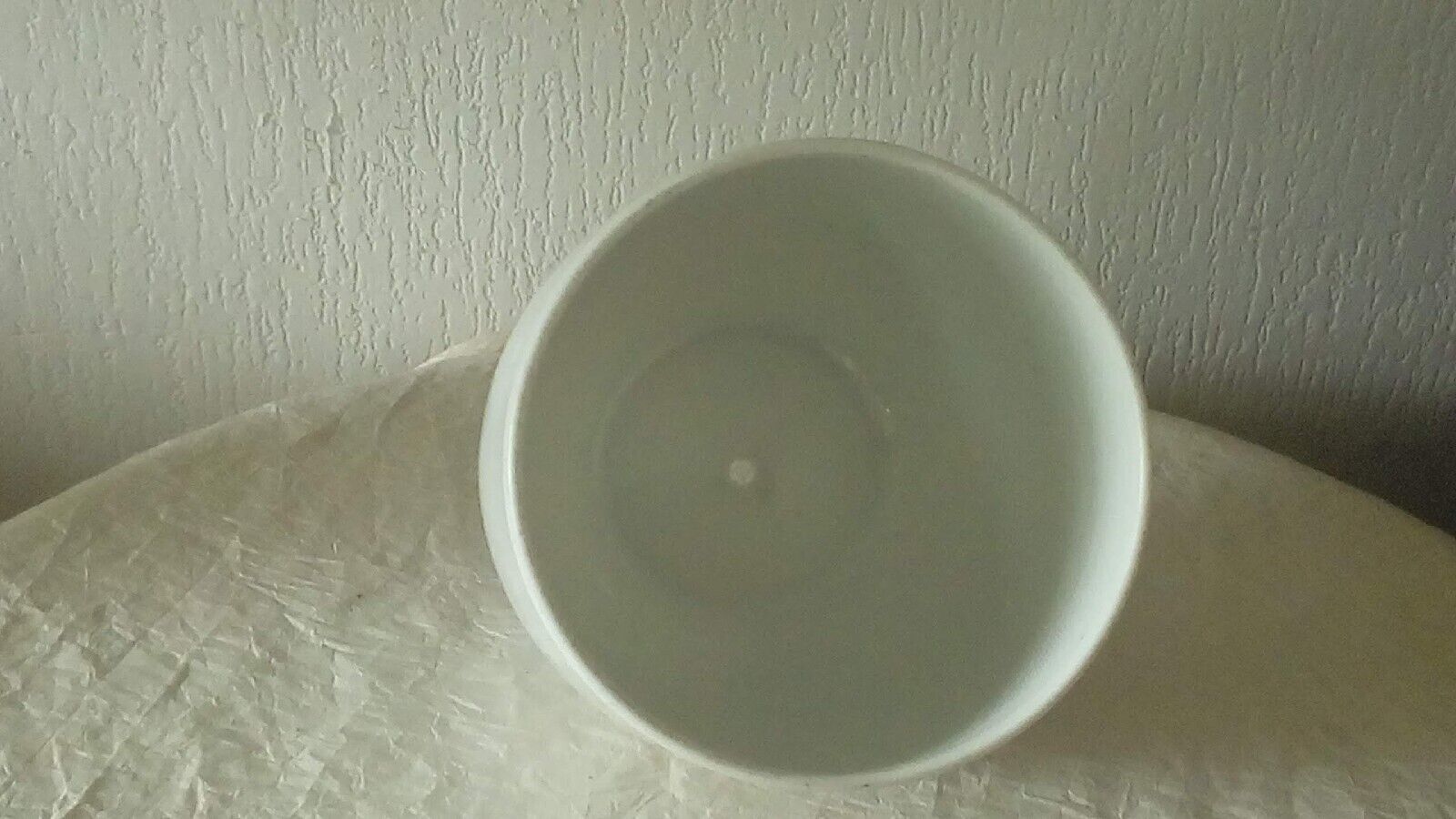 Cache pot en porcelaine blanche ancien