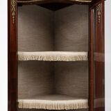 Vitrine d'angle de style Louis XV avec verre bombé, vers 1950