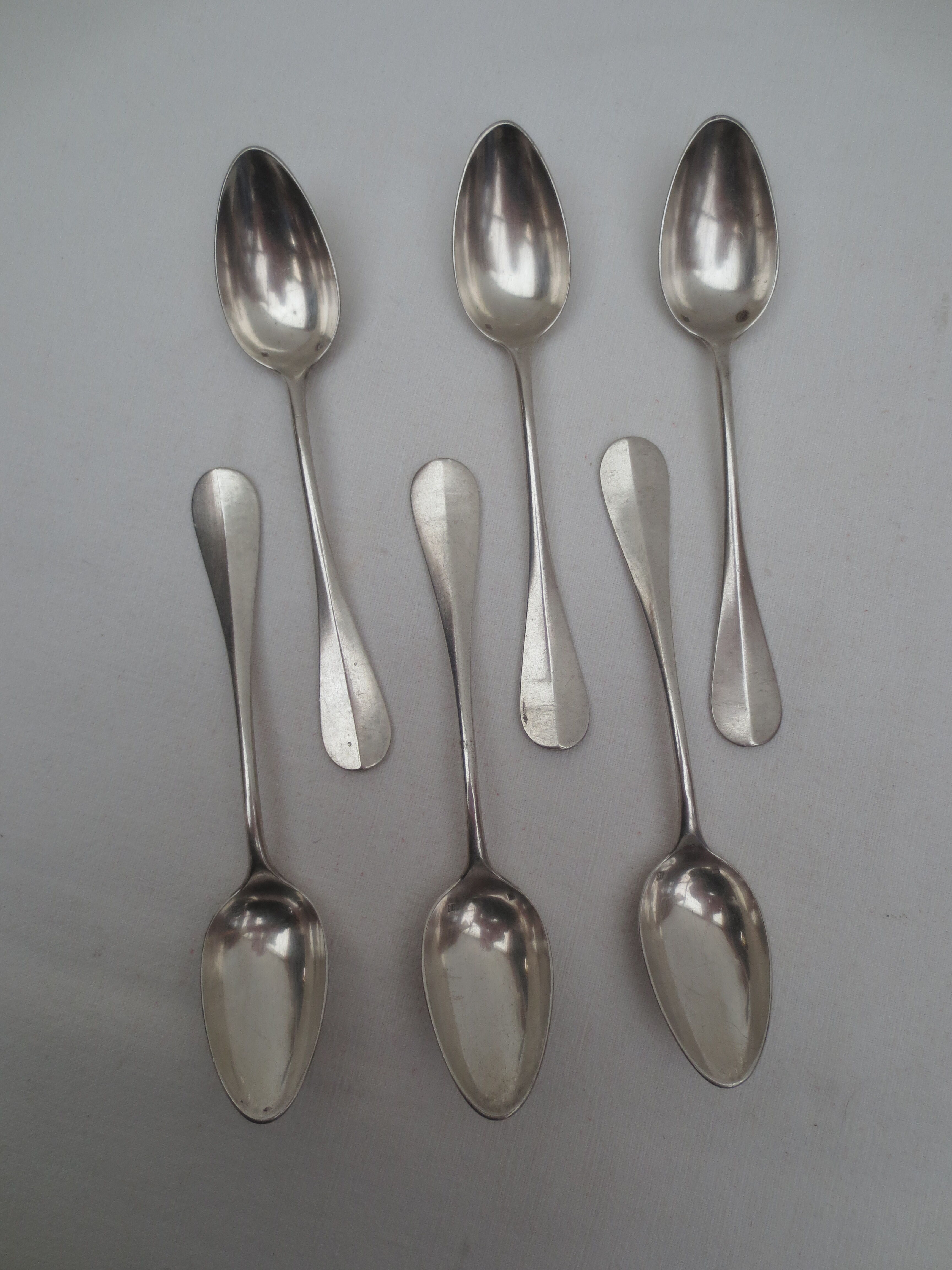 Suite of 6 small silver dessert spoons, medallion decoration