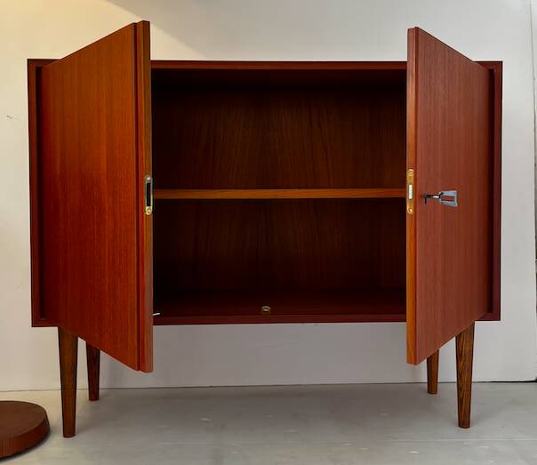 Buffet enfilade étroite scandiinave en teck