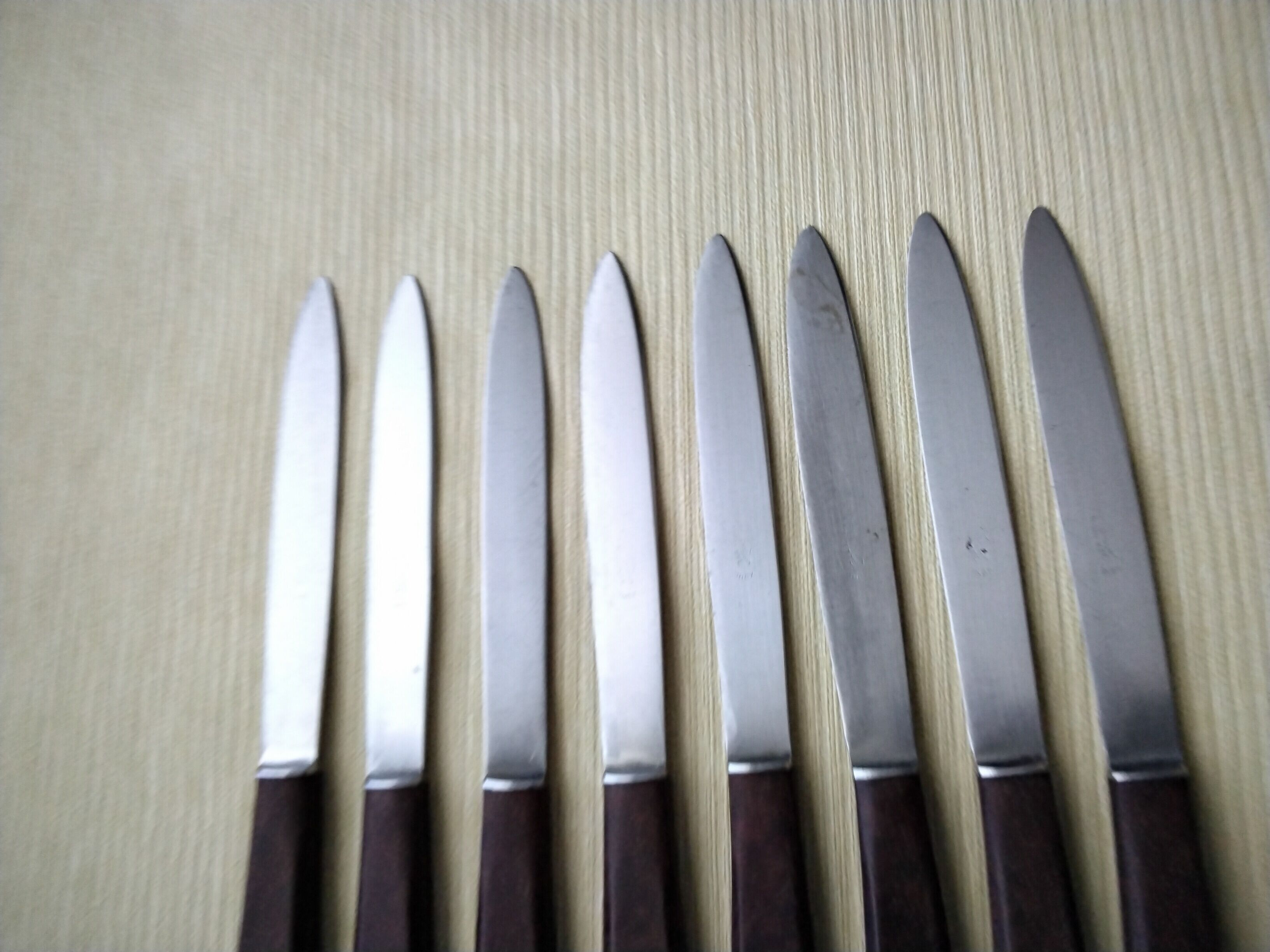 Set of 8 vintage stainless steel and brown bakelite table knives