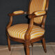 Fauteuil cabriolet médaillon de style Louis XVI
