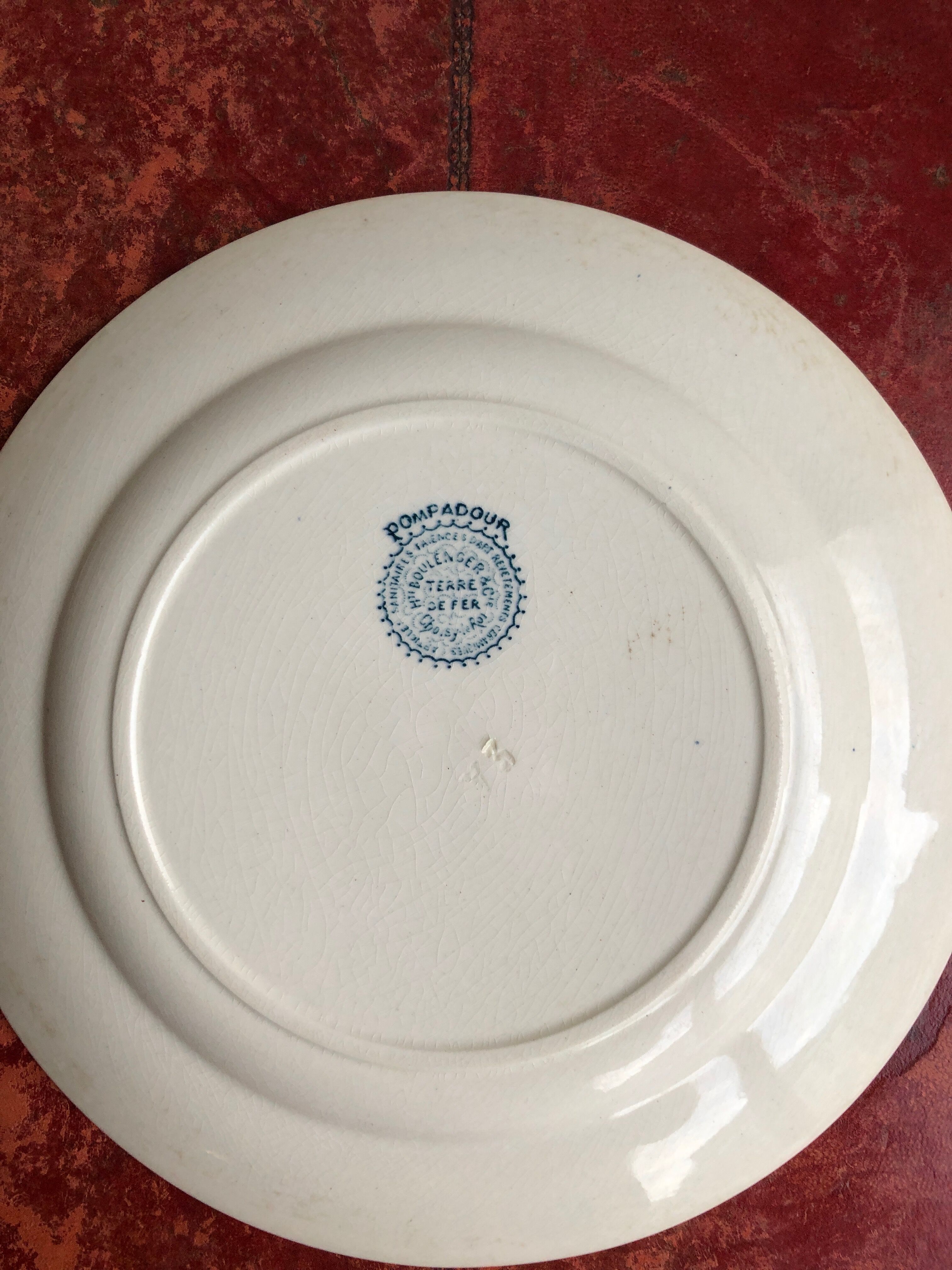 Lot of 3 flat plates in earthenware Choisy the King Iron Earth model Pompadour