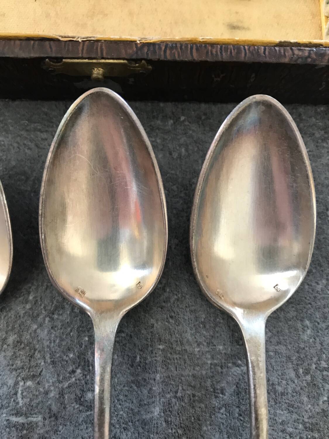 Series of 12 teaspoons in silver metal