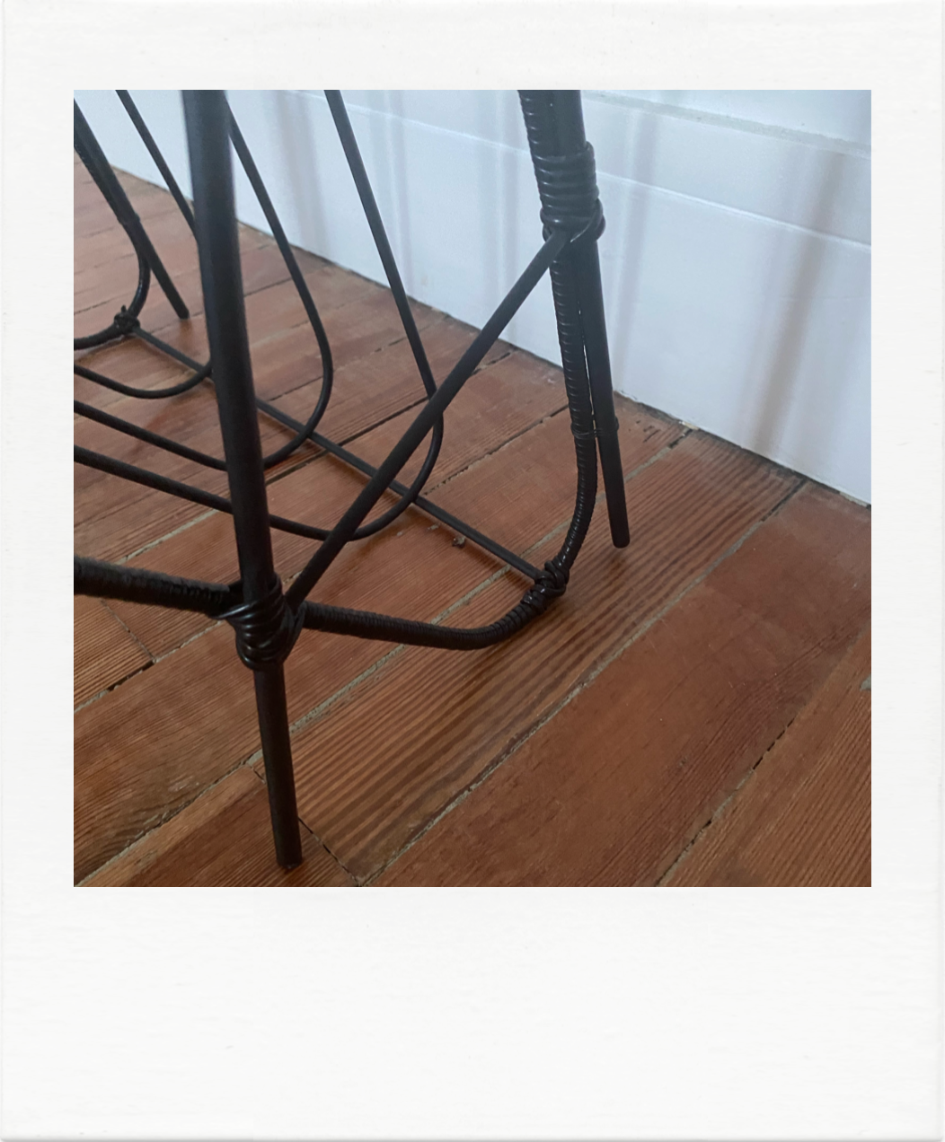 Magazine holders black metal and scoubidou