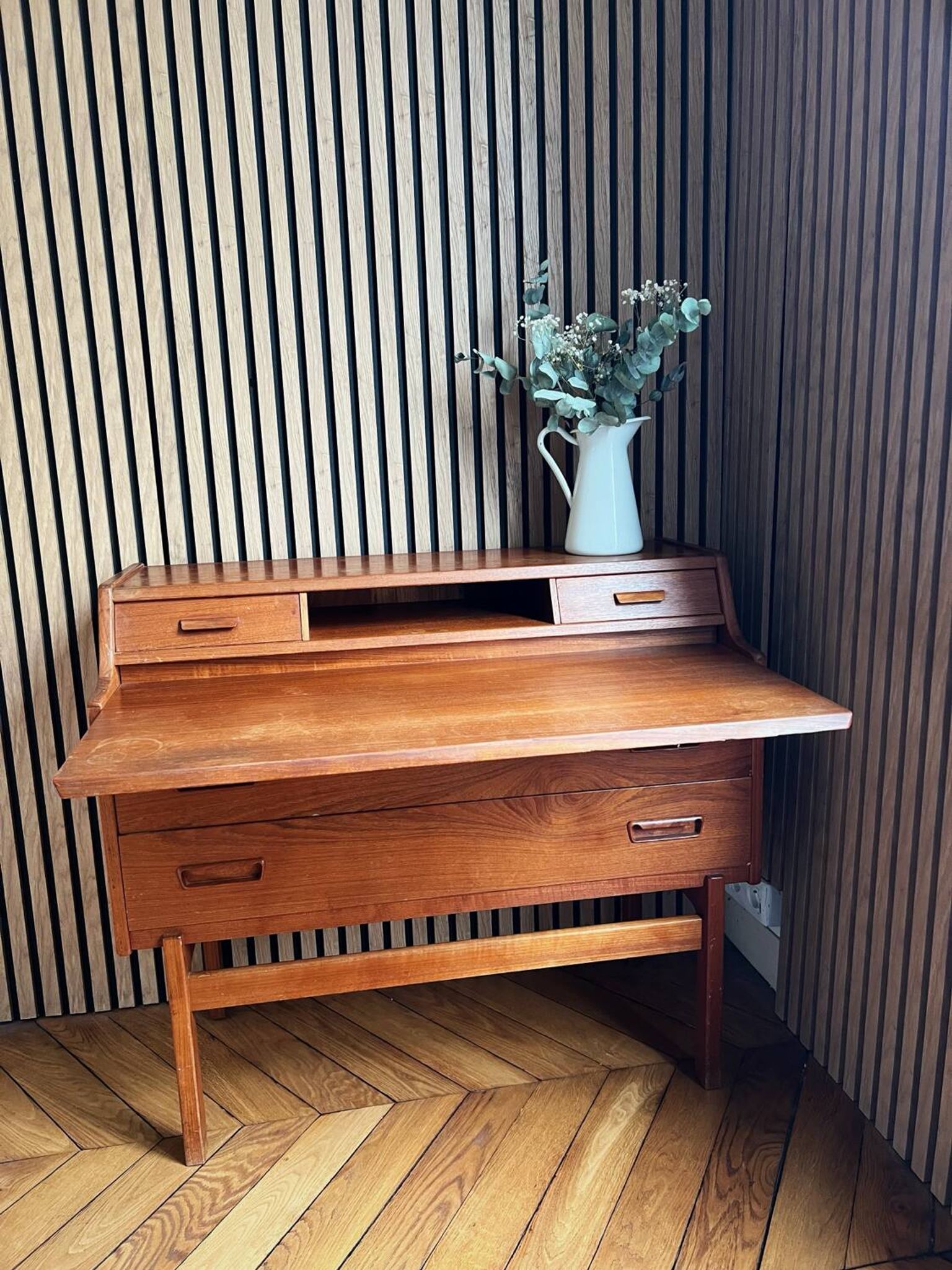 Vintage desk / vintage storage furniture by Arne Wahl Iversen.
