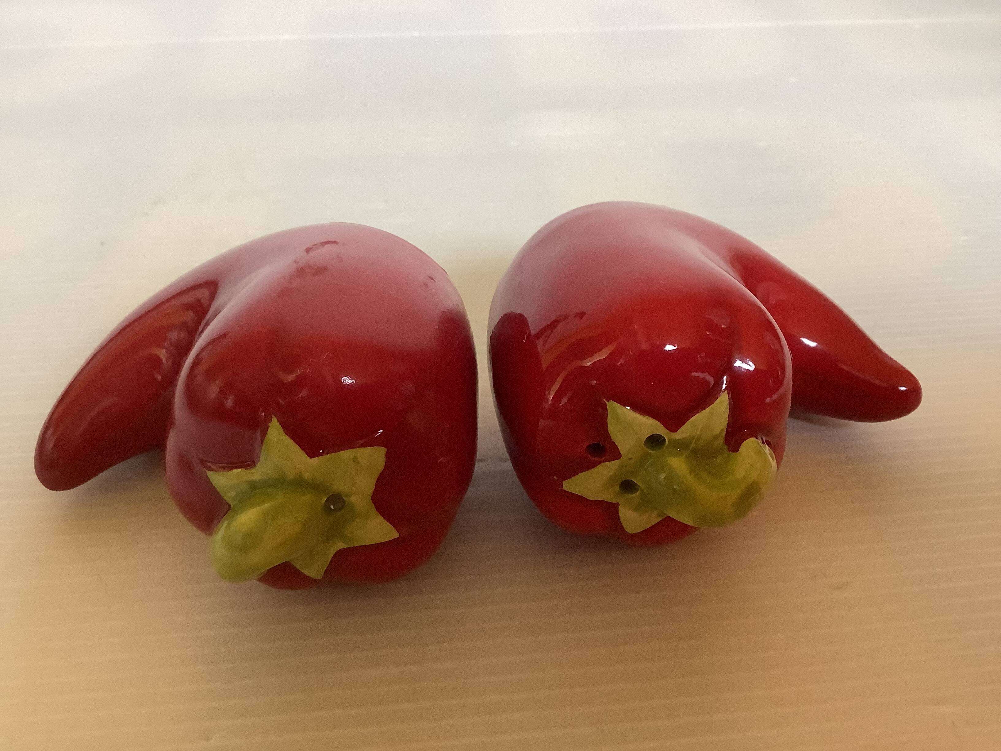 Salt and pepper red chilies