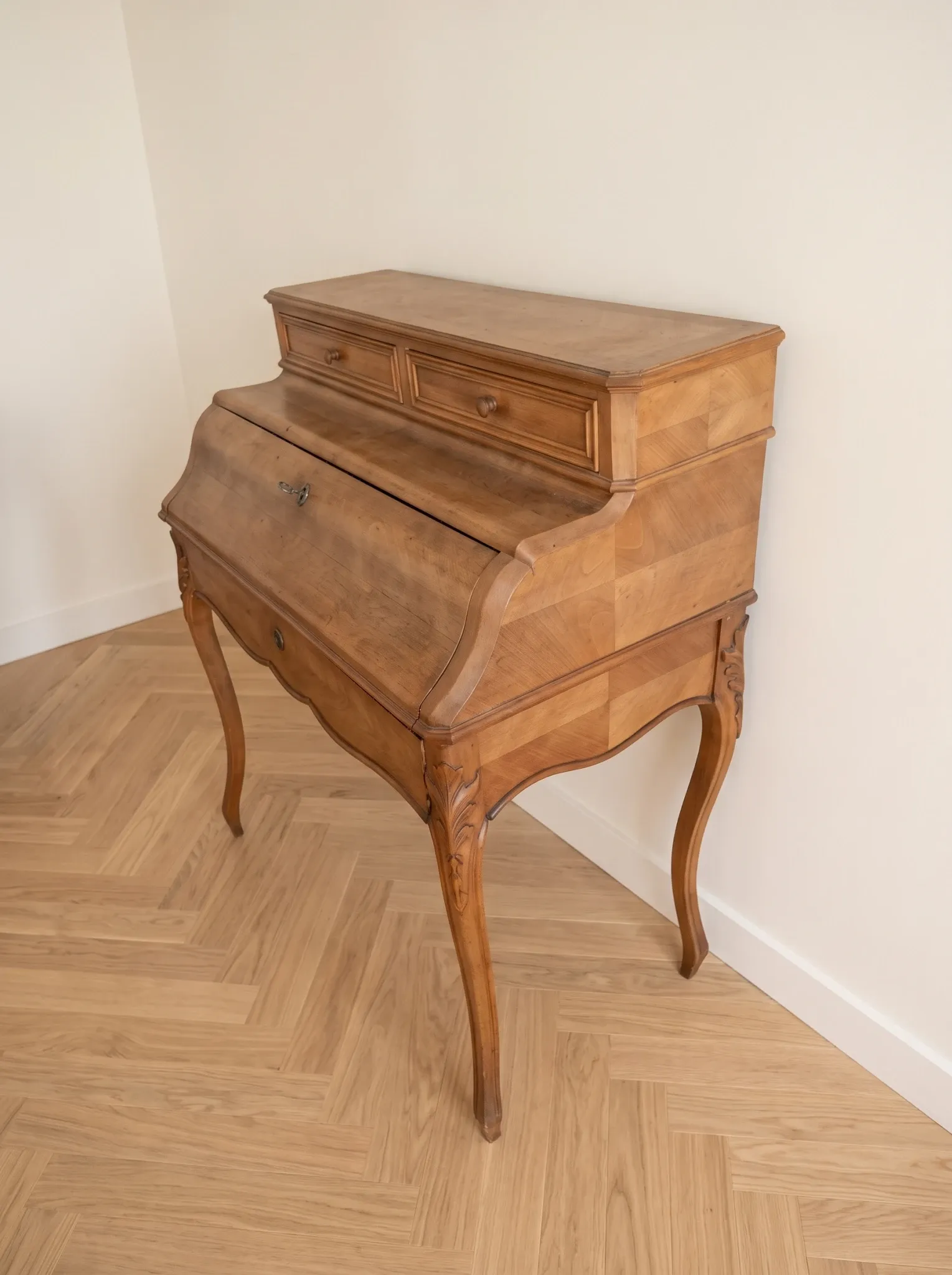 Secrétaire ancien en bois massif style Louis XV