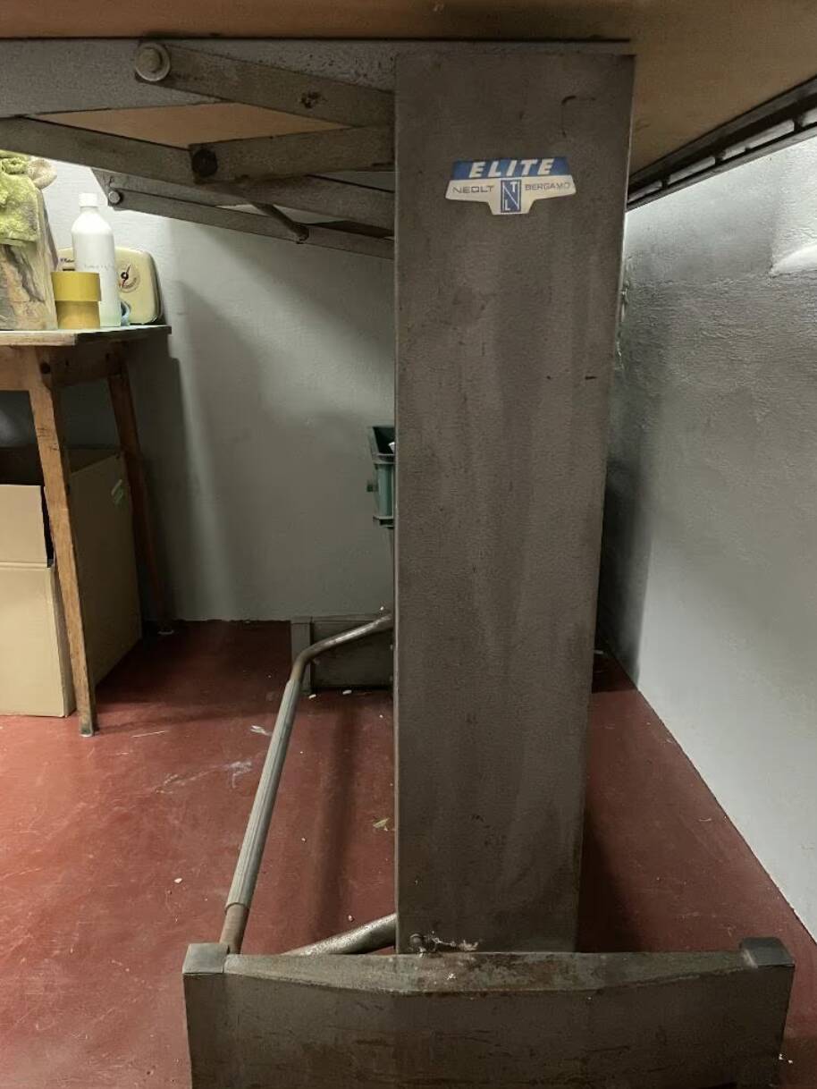 Vintage, heavy-duty ELITE Neolt Bergamo tekentafel uit Italië, met industri