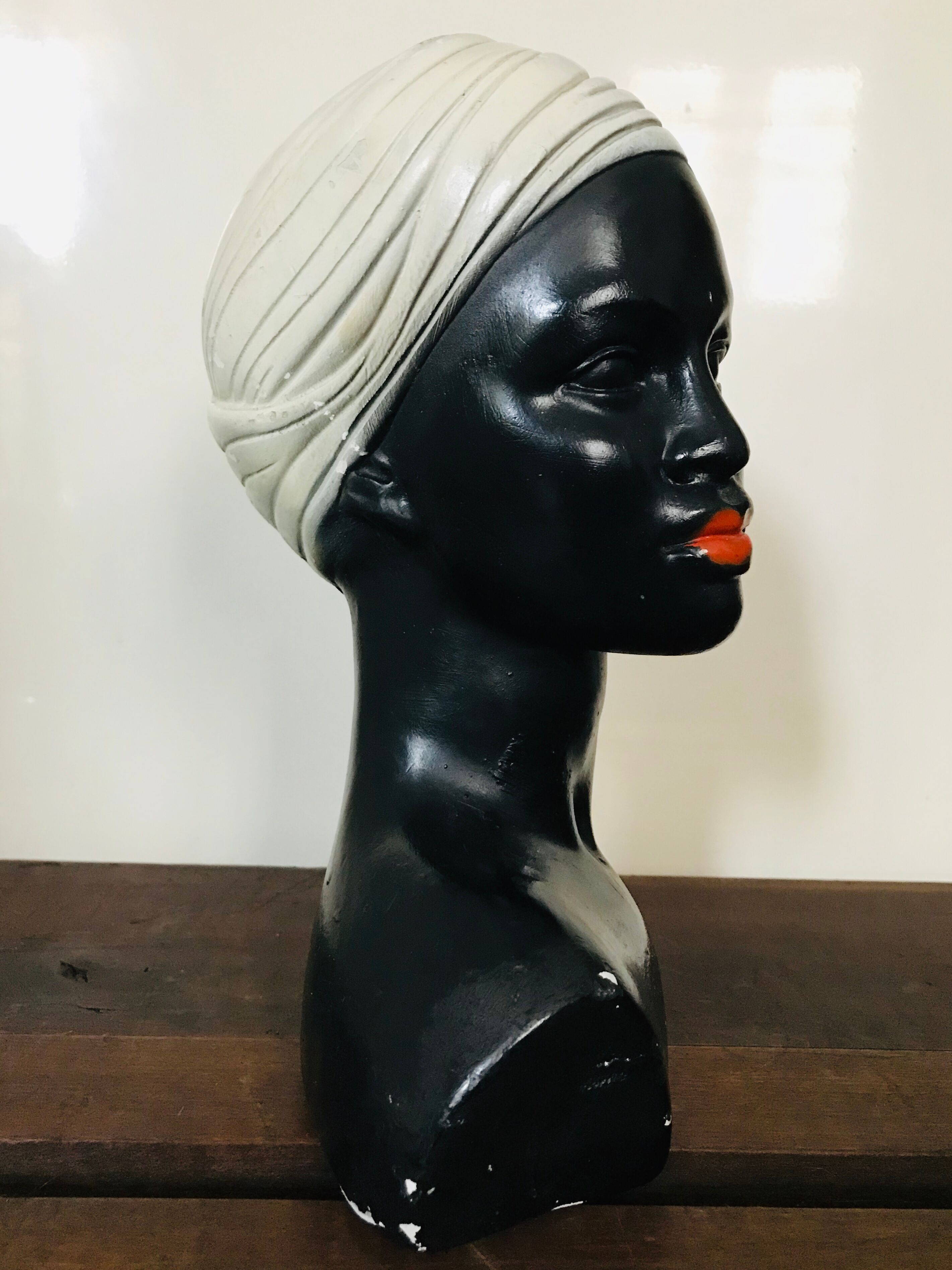 Vintage platre bust