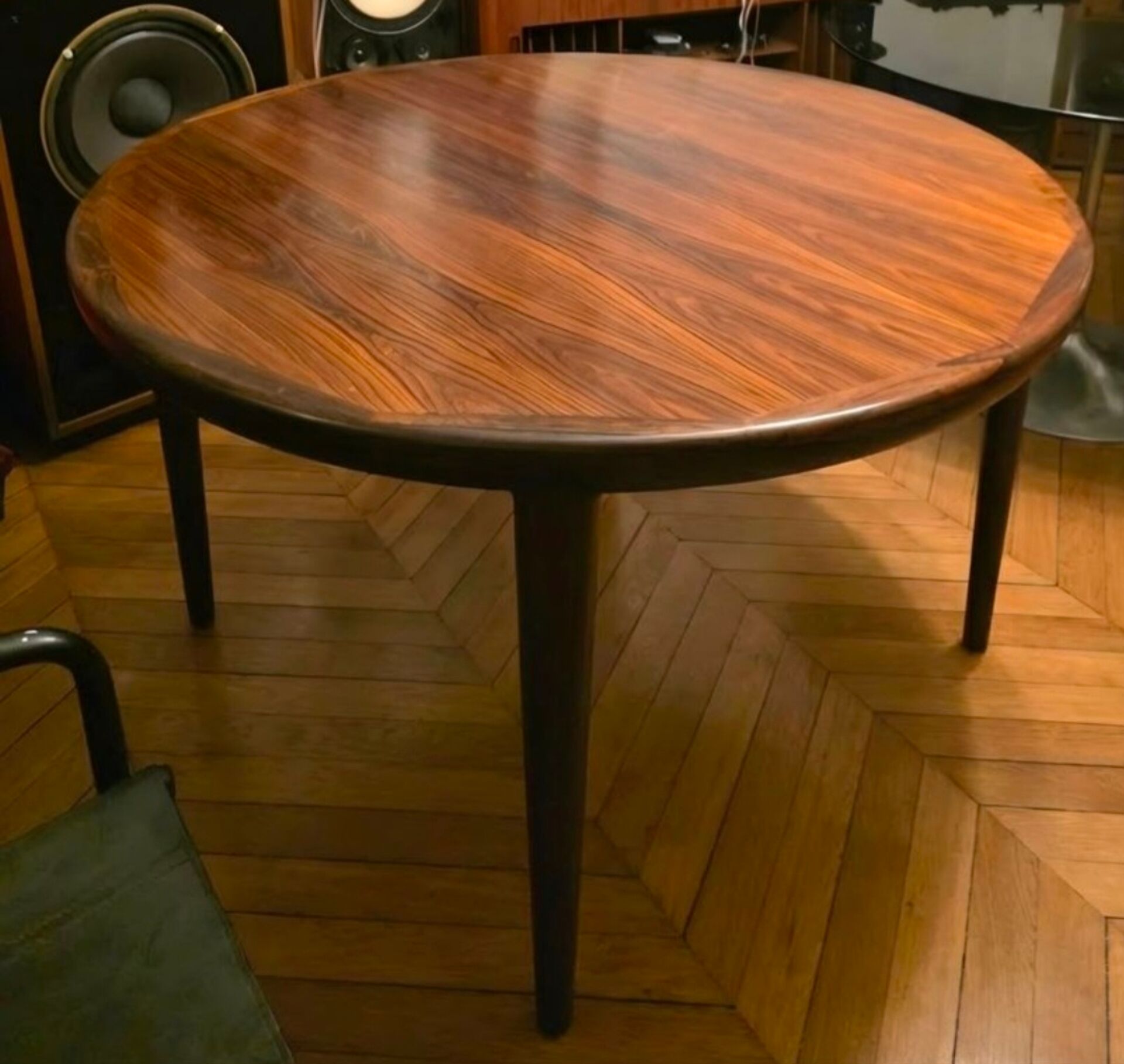 Round table by VV Møbler Spottrup extendable in rosewood
