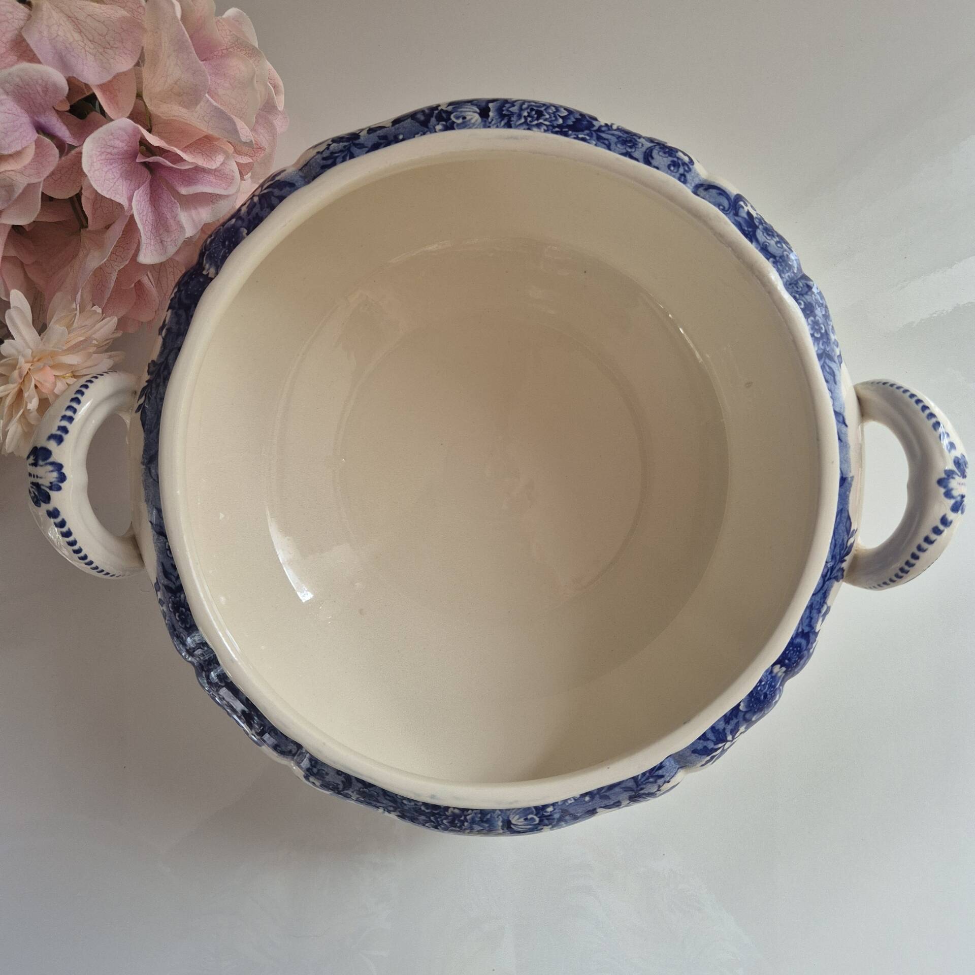 Villeroy and Boch soup tureen model Fides