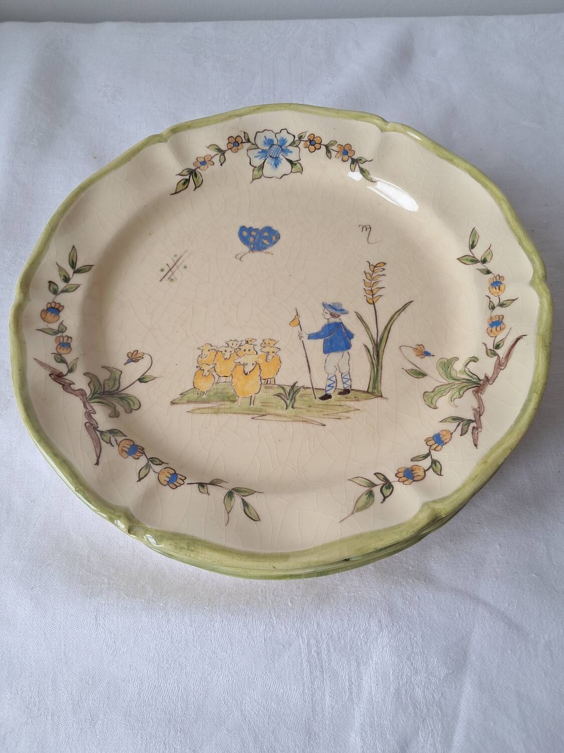 6 dinner plates with Moustiers de Longchamp decor. 1985