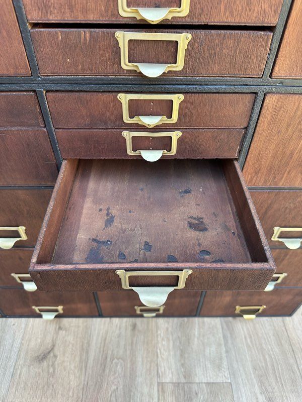 Industrial workbench - 37 drawers