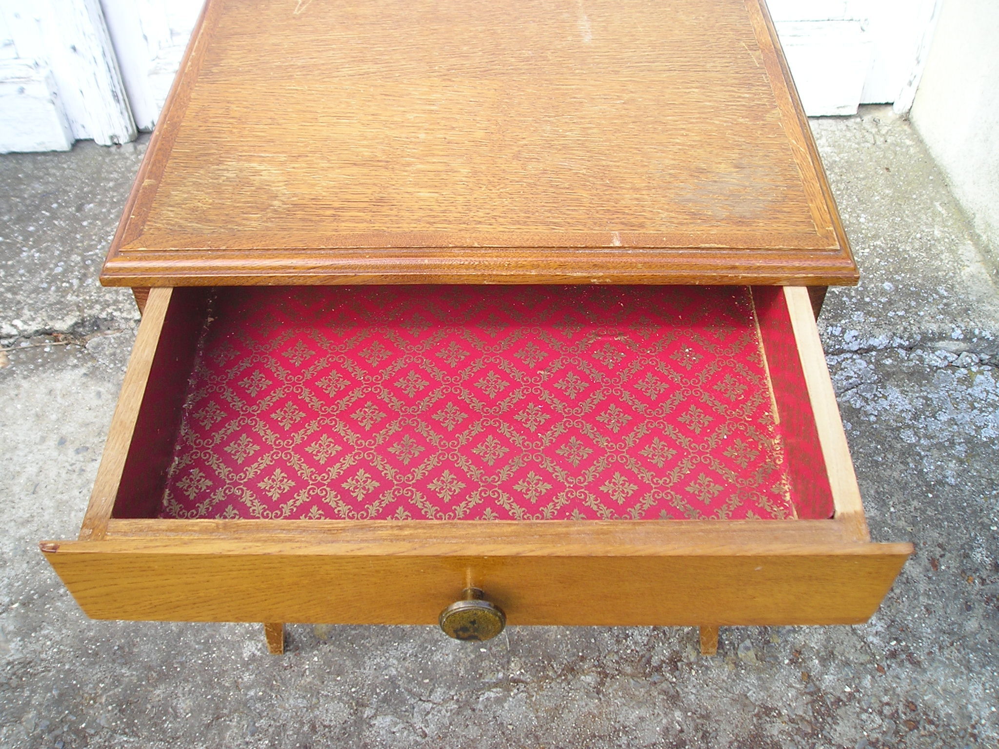 Oak bedside or sofa tip, compass feet and 1 drawer
