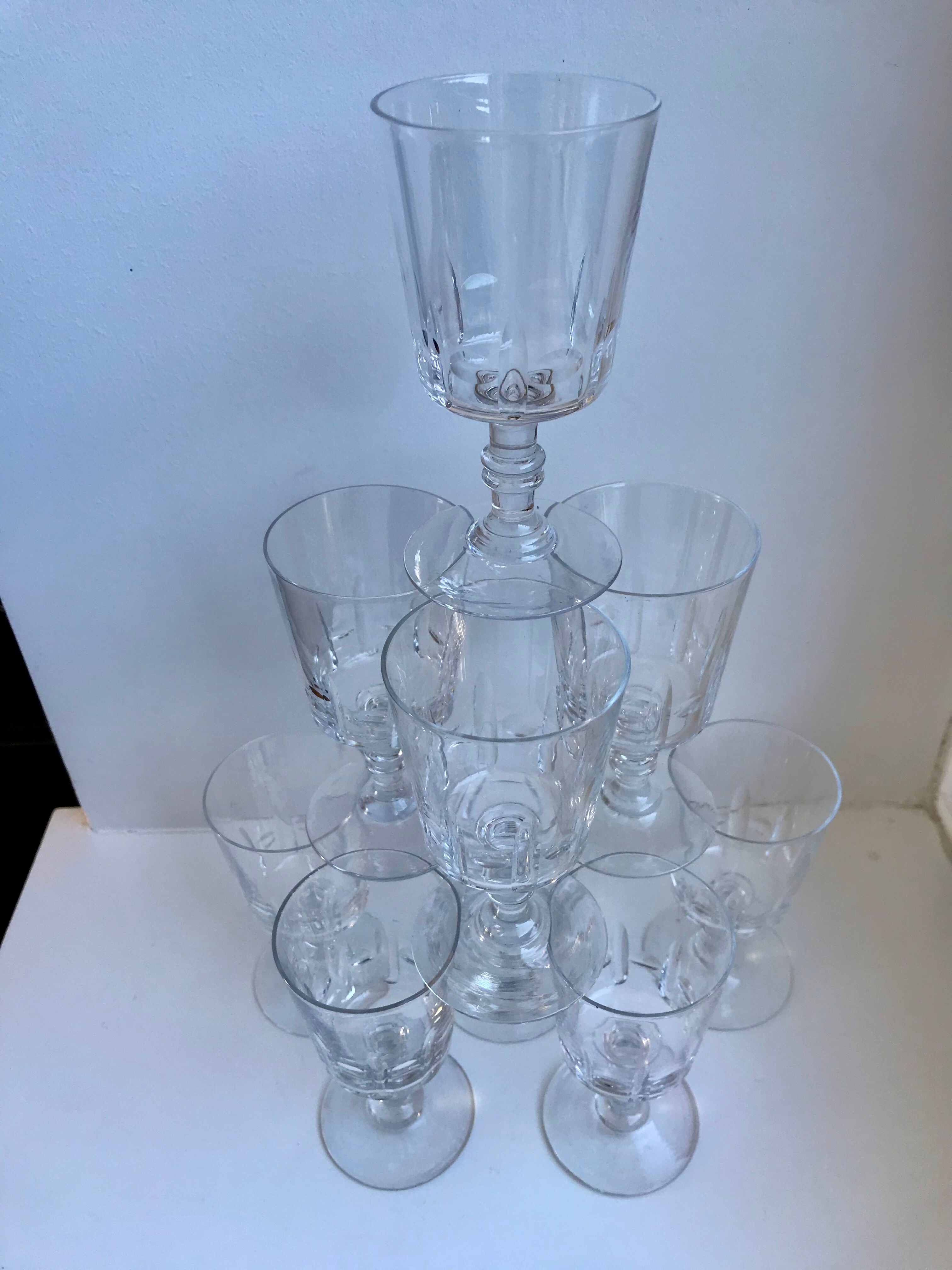Set of 9 crystal wine glasses engraved early twentieth century