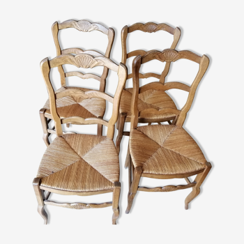 chaises en bois et assise paillée