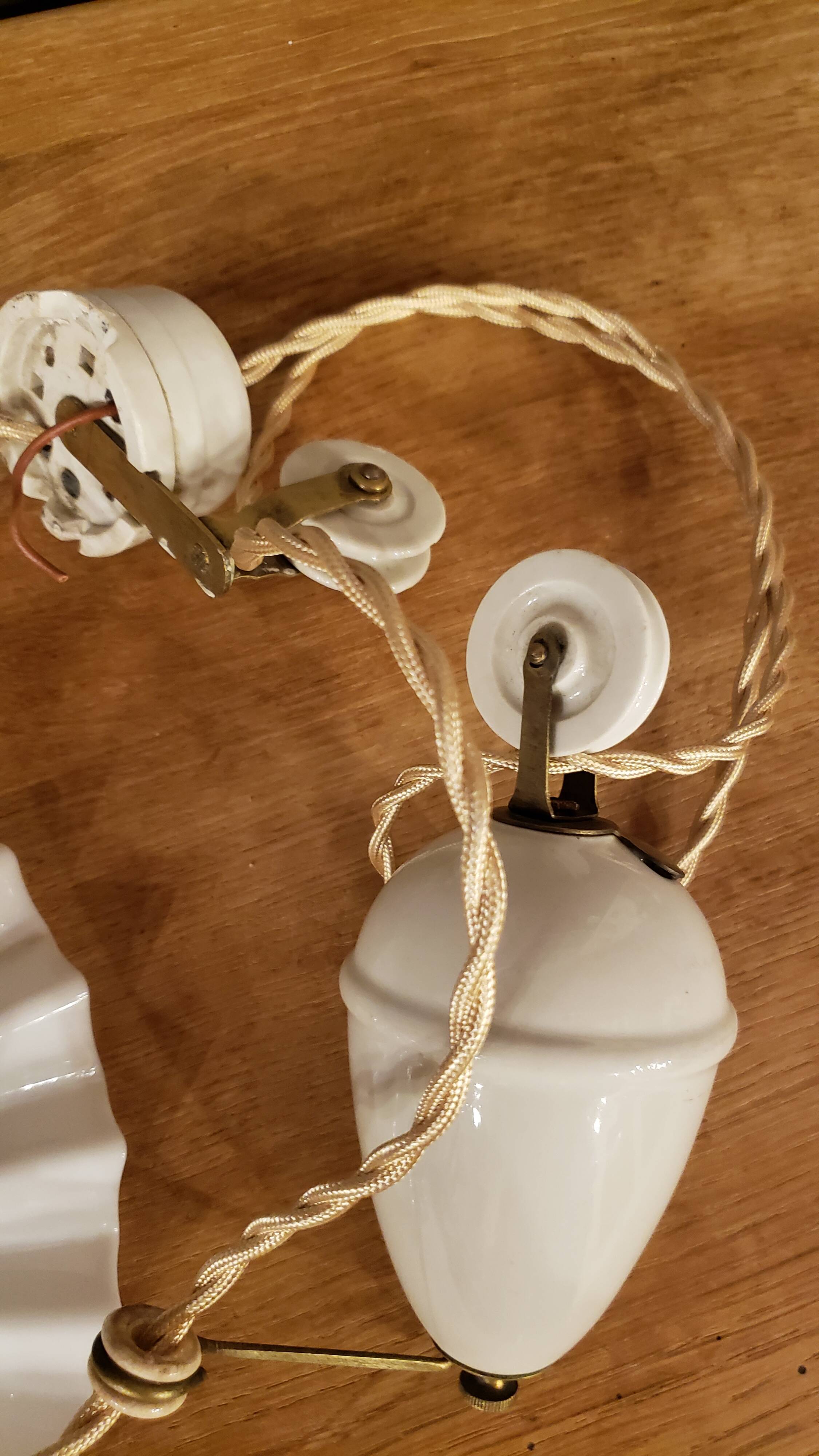 Suspension opaline monte et baisse