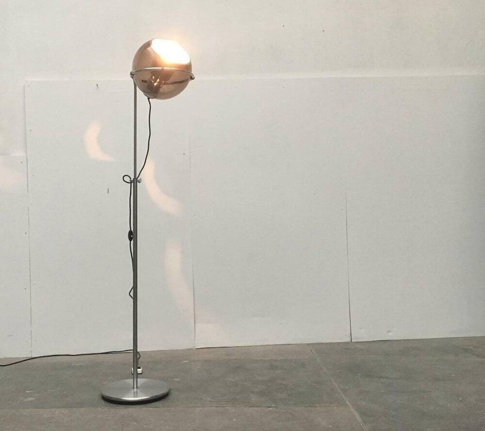 Lampe sur pied boule de l'espace moyen siècle néerlandais de Gepo, années 1960