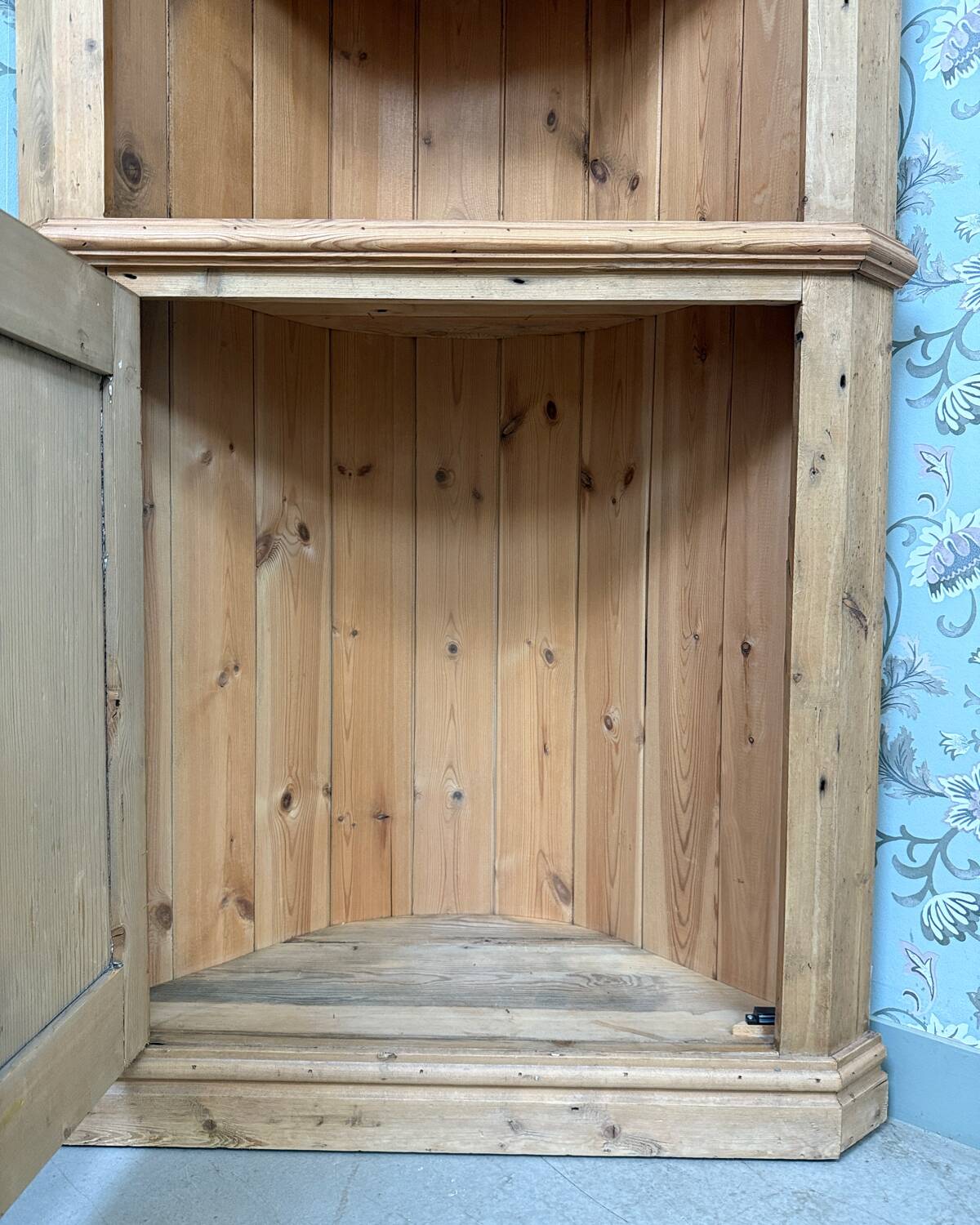 Vintage corner cupboard (renovated)