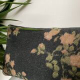 Coussin lin motif floral noir roses
